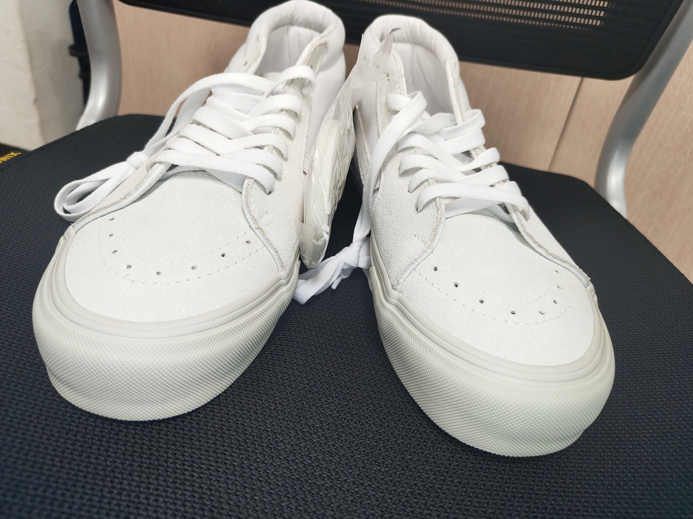 Vans Vault x JJJJound Sk8-Mid LX True White 착용 스타일 - 2