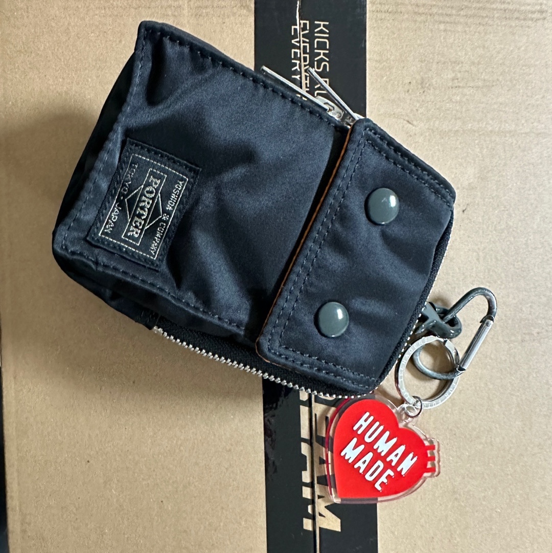 Human Made Heart Keyring Red 착용 스타일