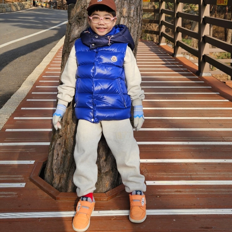 MAC Lustreglass Lipsitck No Photos, (Kids) Moncler Tib Down Vest Leaf Green - 23FW 착용 스타일 - 4