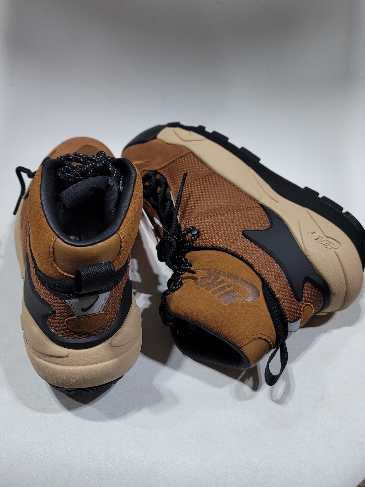 Nike x Sacai Magmascape SP Pecan 착용 스타일 - 2