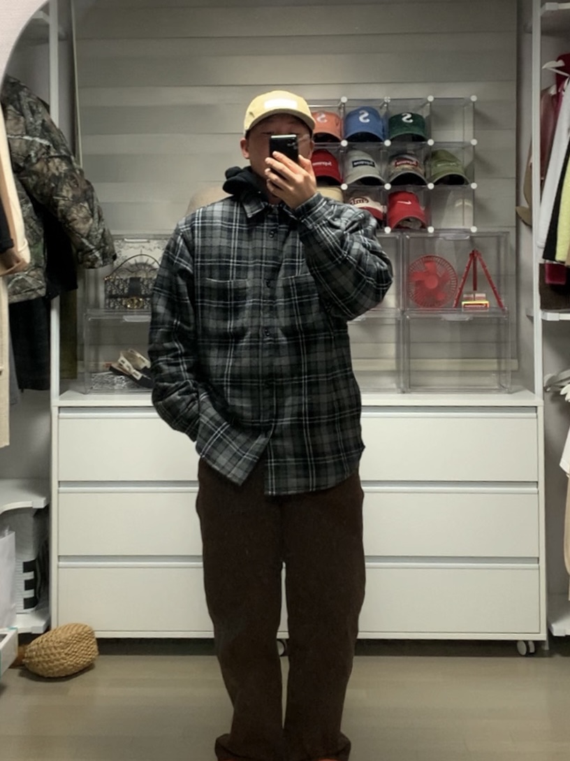 Supreme Tartan Flannel Hooded Shirt Black - 23FW, Supreme Corduroy Camp Cap Beige - 23FW 착용 스타일 - 1