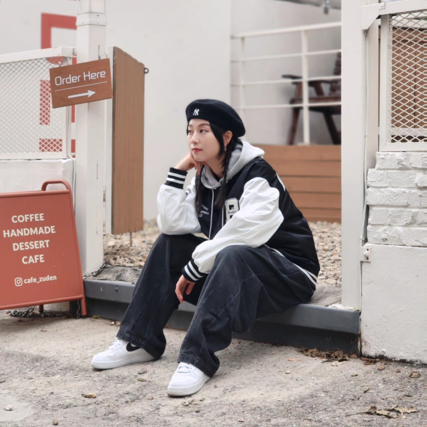 Nike Air Force 1 '07 White Black, (W) Nike Air Force 1 '07 White Black 착용 스타일 - 2