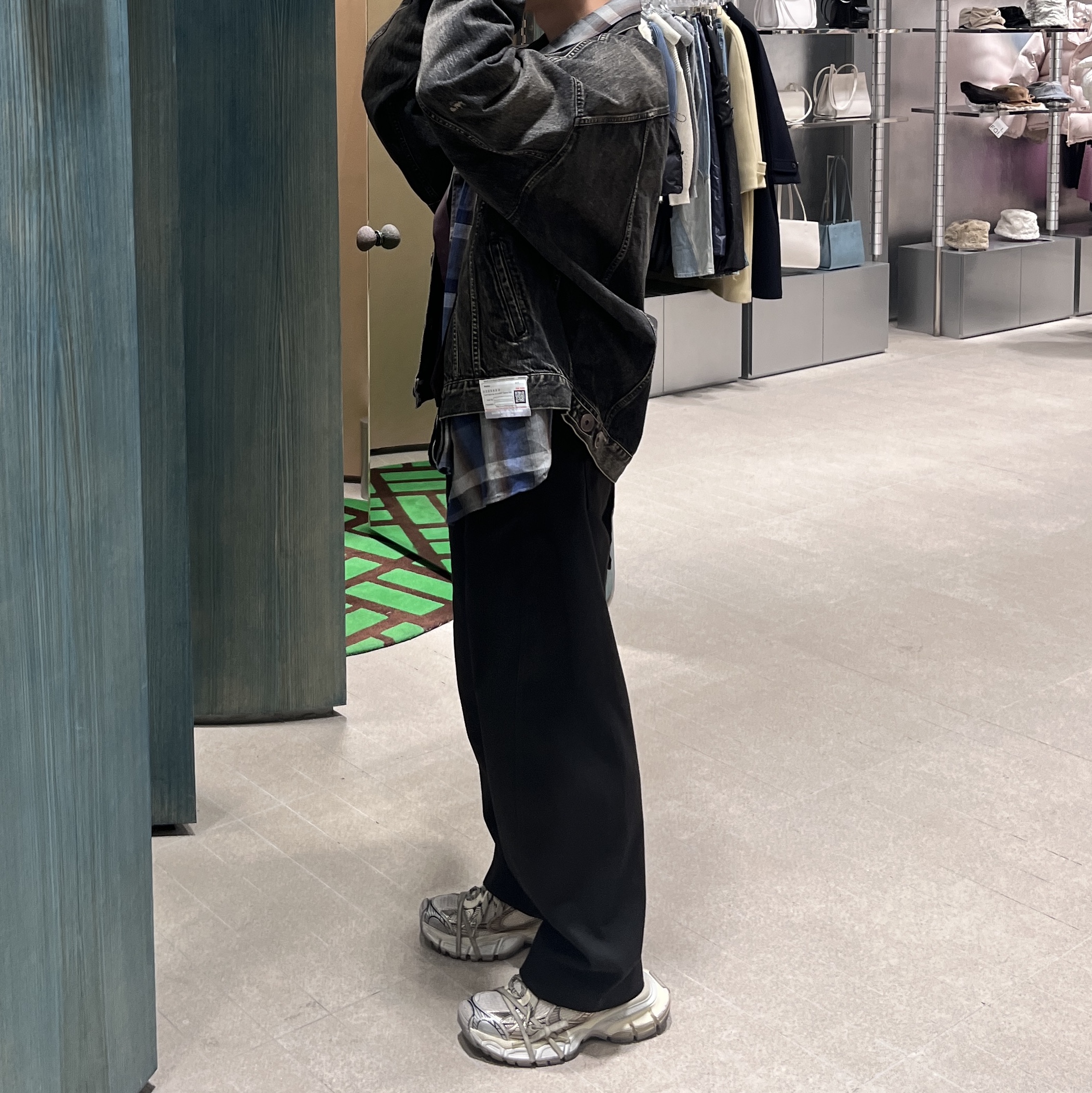 Balenciaga 3XL Sneakers Beige 착용 스타일 - 1