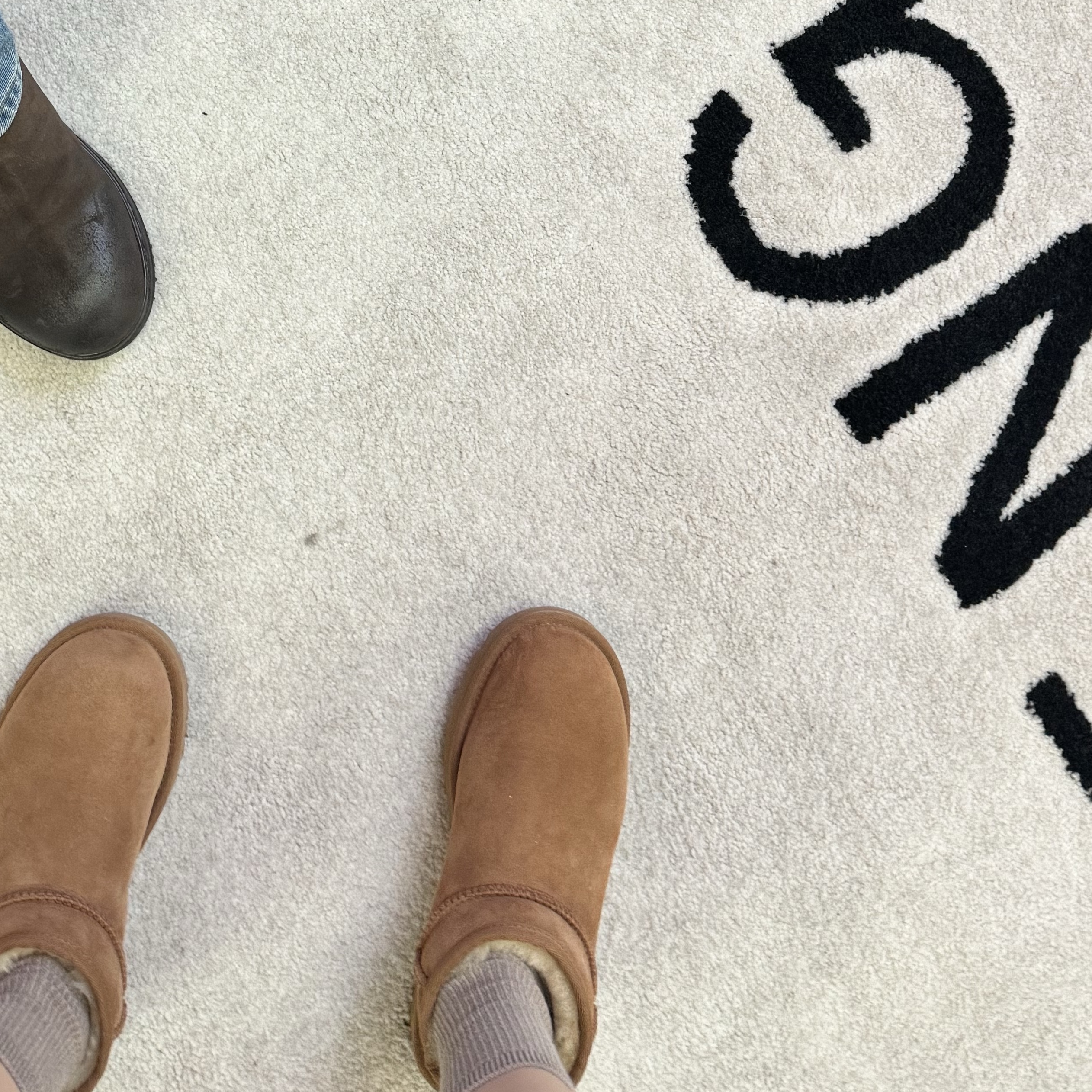 (W) UGG Classic Ultra Mini Boots Chestnut 착용 스타일