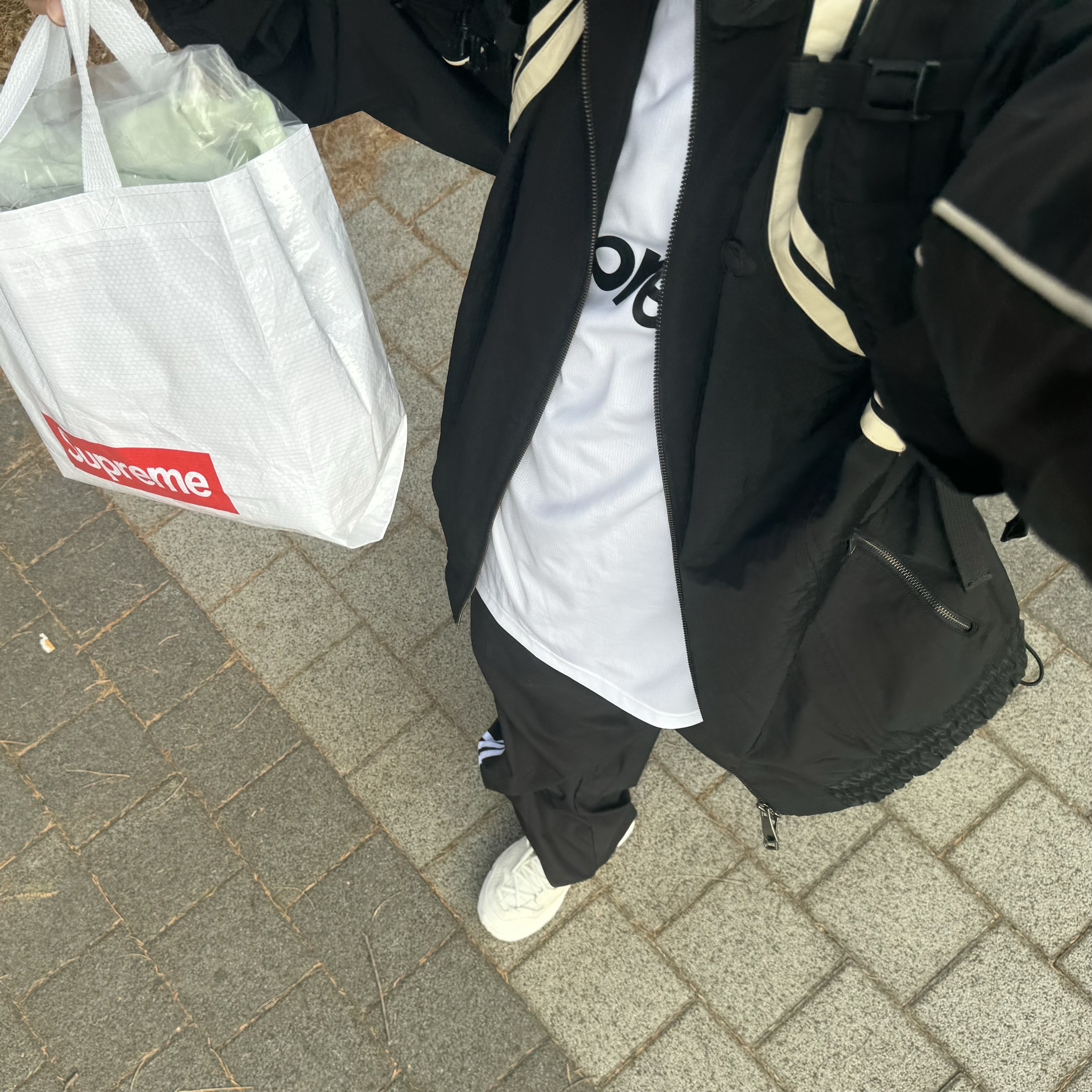 Ader Error Bashar Jumper Noir, Supreme Hooded Soccer Jersey White - 23FW 착용 스타일 - 2