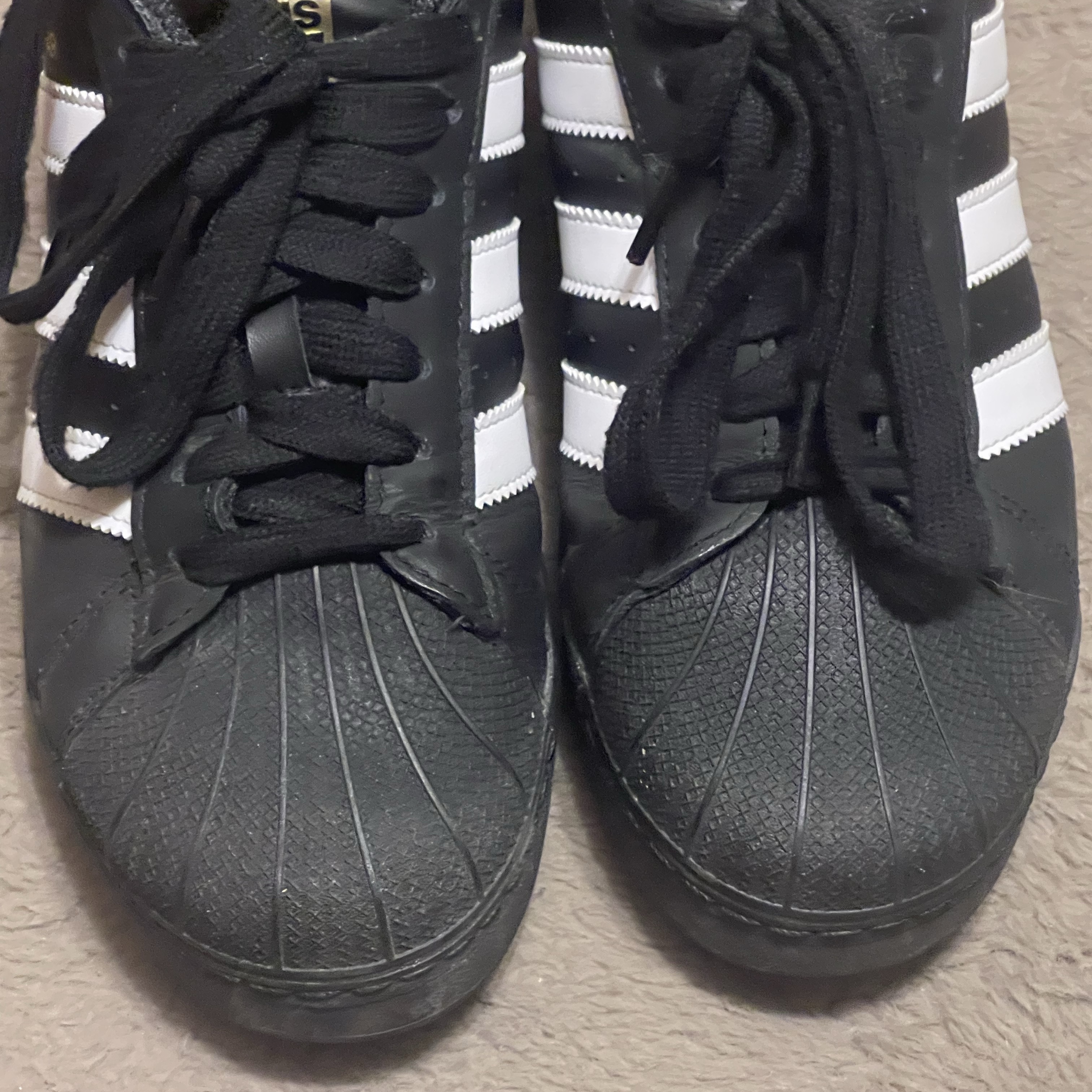 Adidas Superstar XLG Core Black White 착용 스타일