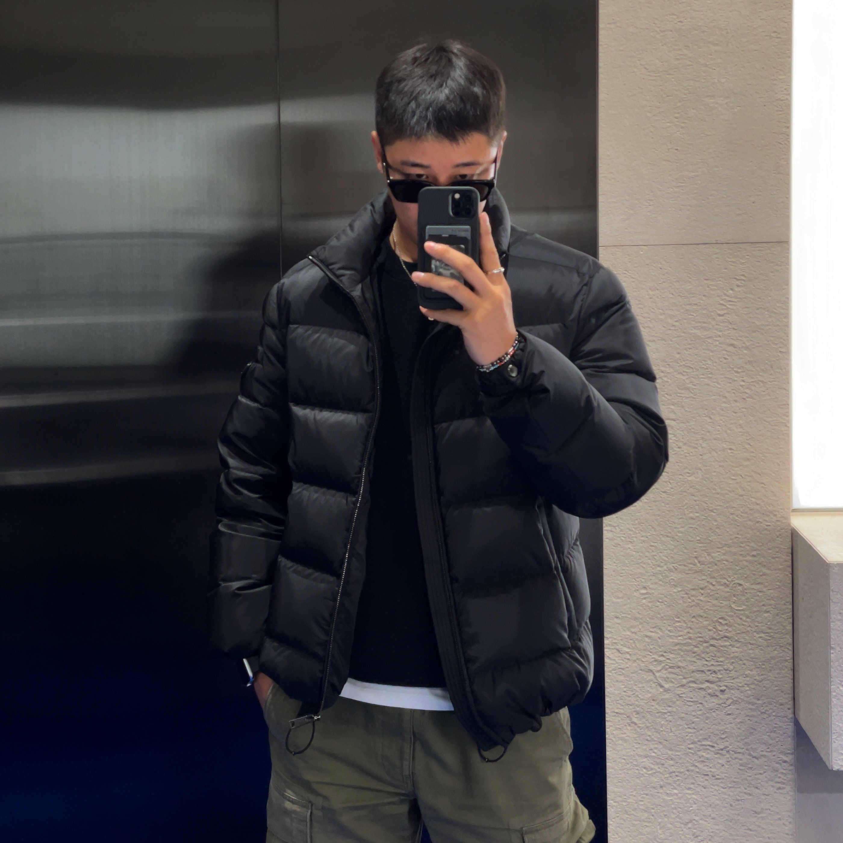 Prada Re-Nylon Short Puffer Jacket Black 착용 스타일