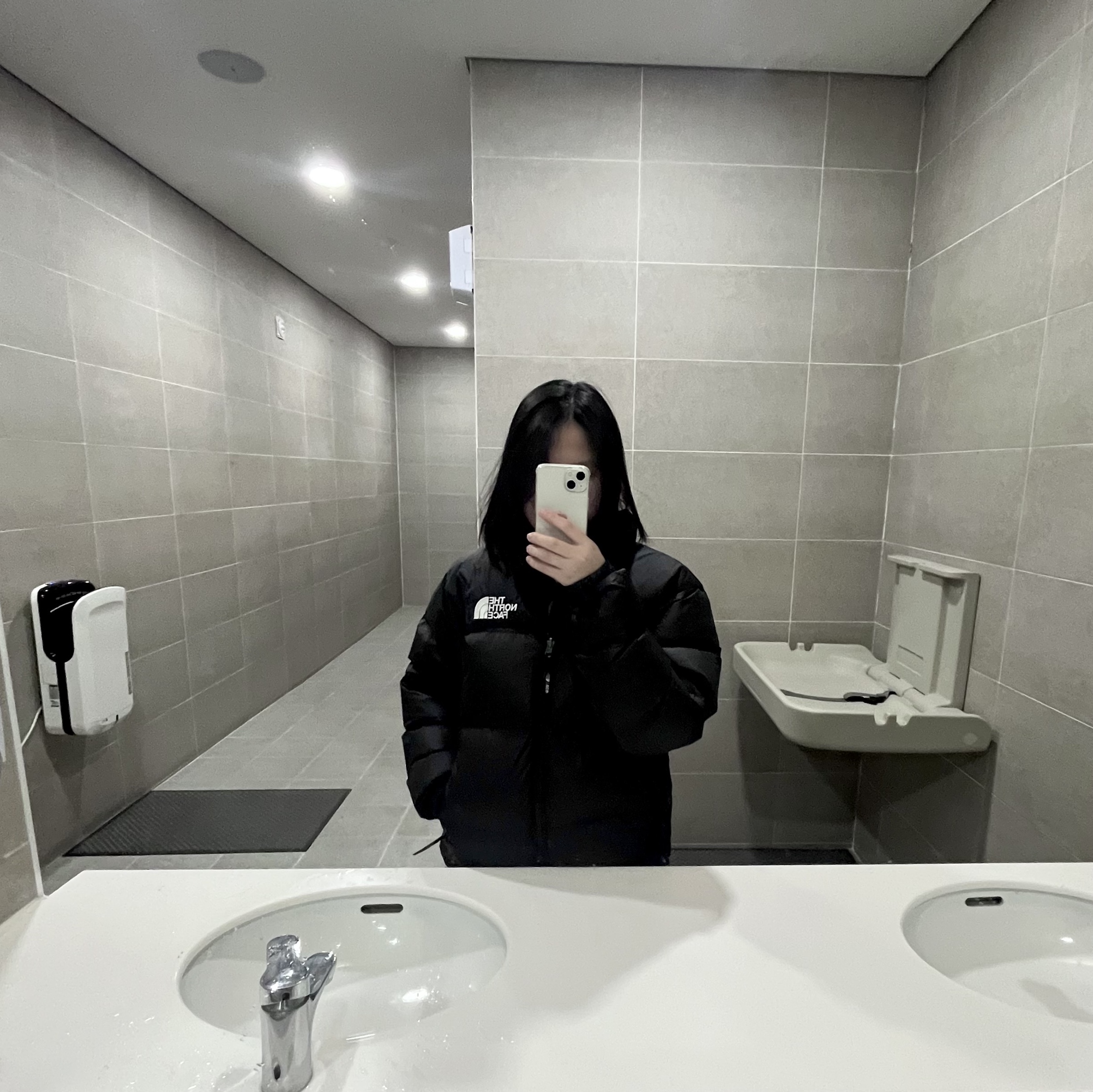 The North Face 1996 Eco Nuptse Jacket Black 착용 스타일