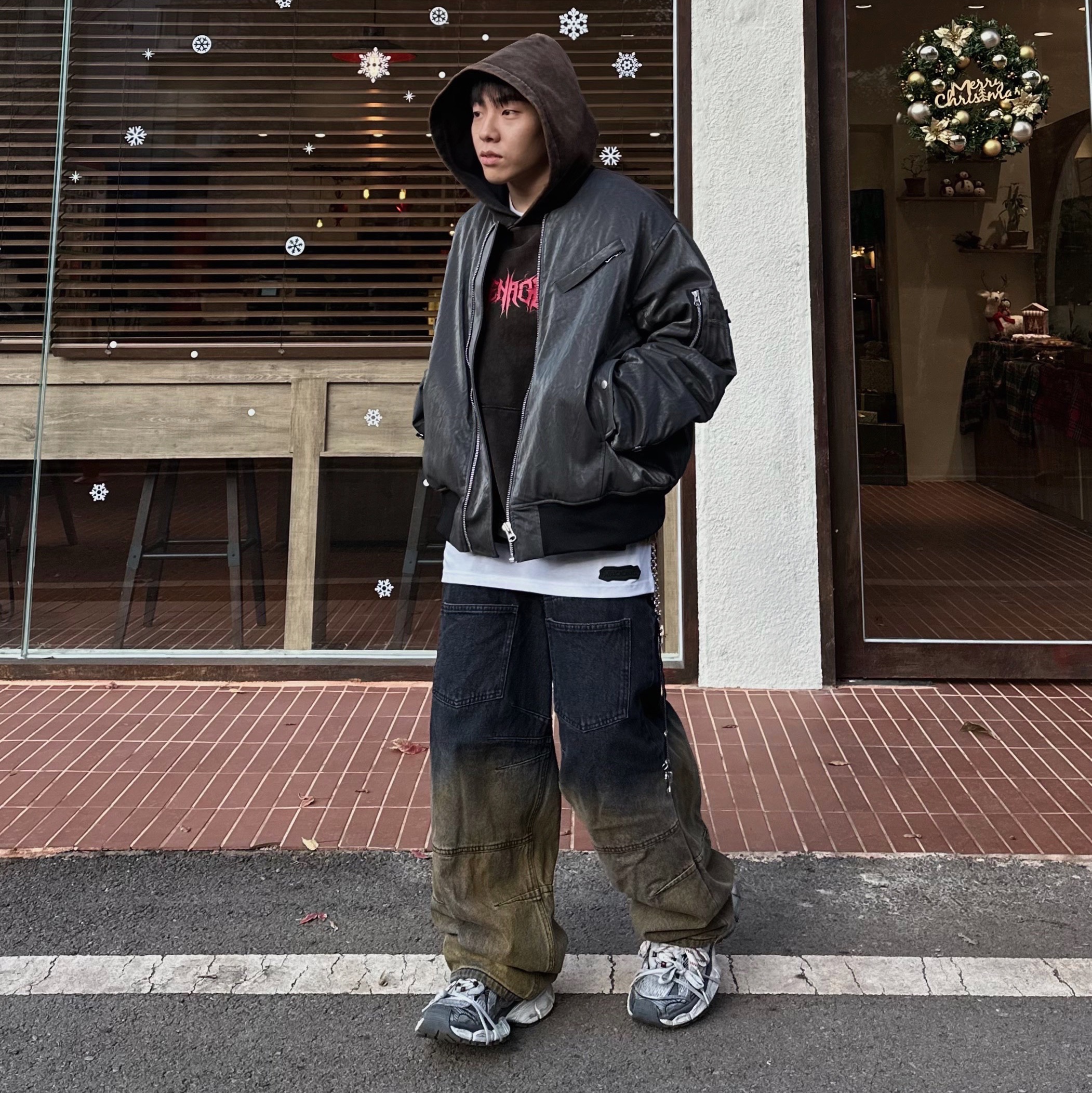 Balenciaga 3XL Sneakers Grey White Red 착용 스타일 - 1