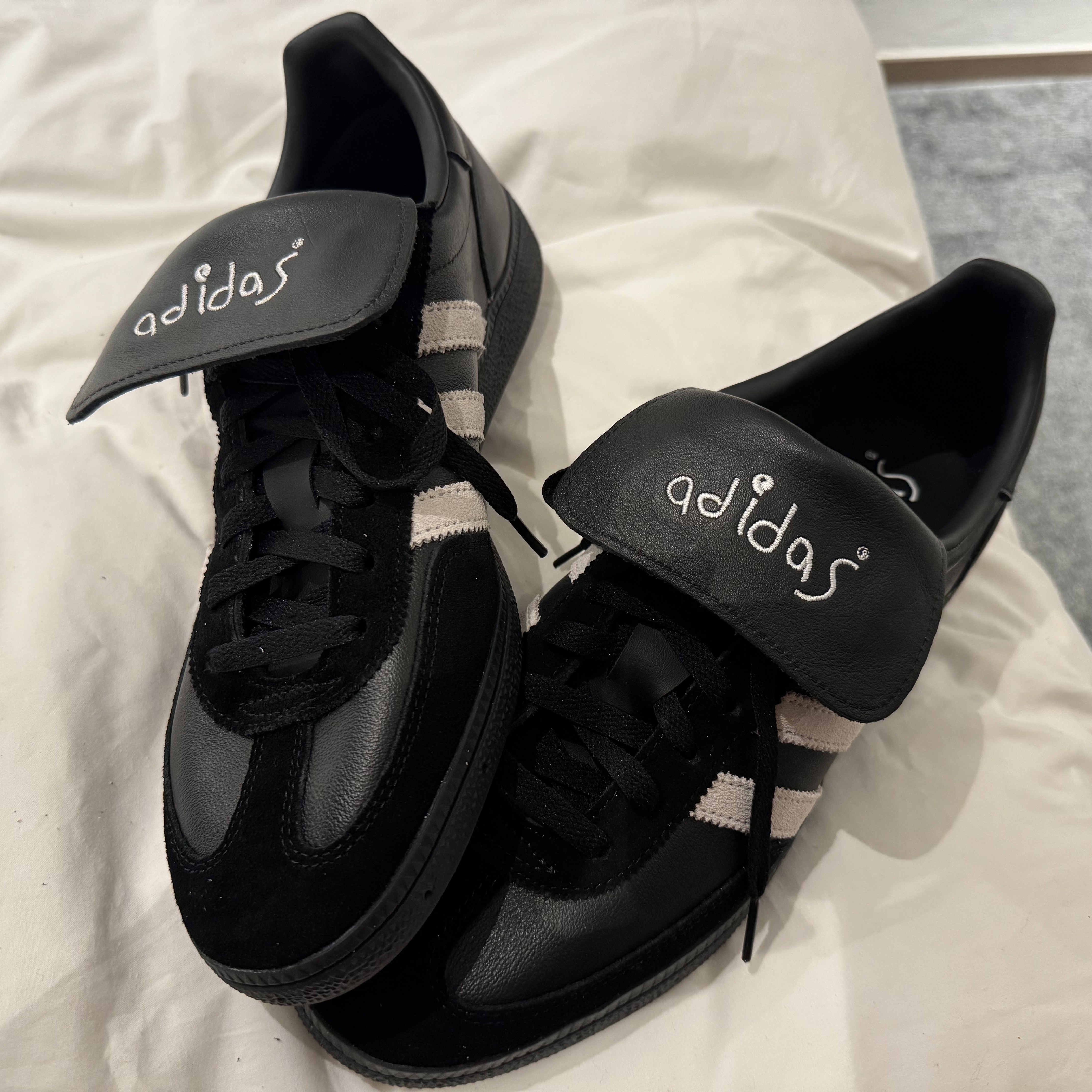 Adidas Spezial Handball Core Black Cloud White 착용 스타일