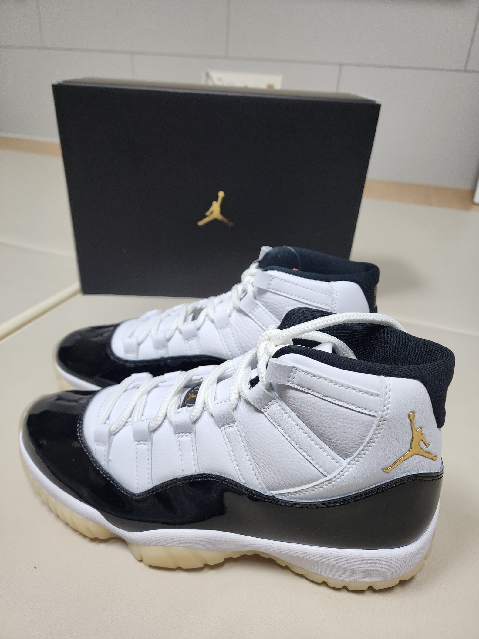Jordan 11 Retro Gratitude, Nike NRG Solo Swoosh Fleece Hoodie Black White - US/EU 착용 스타일 - 3