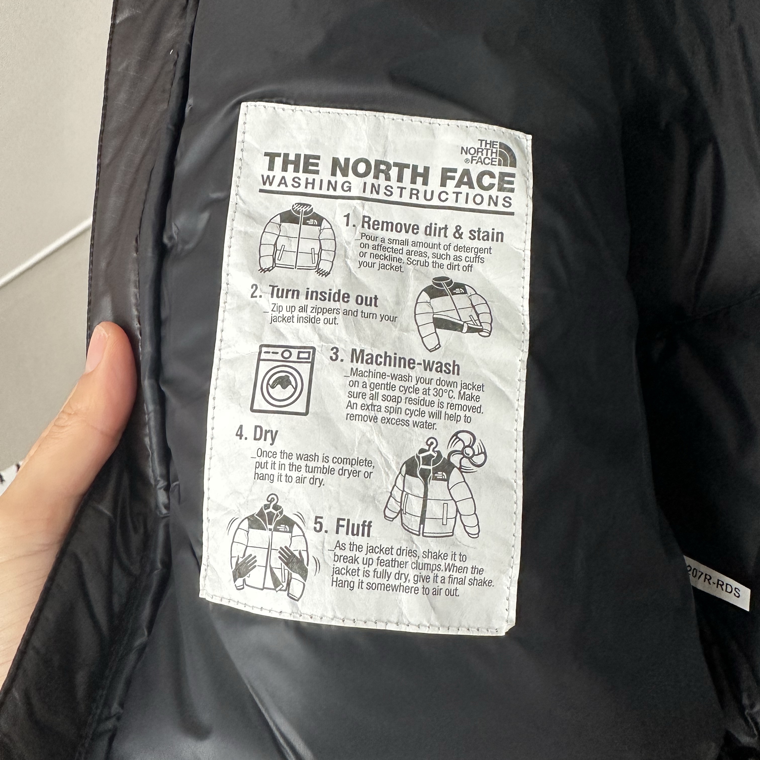(W) The North Face White Label Novelty Nuptse Down Jacket Black 착용 스타일 - 2