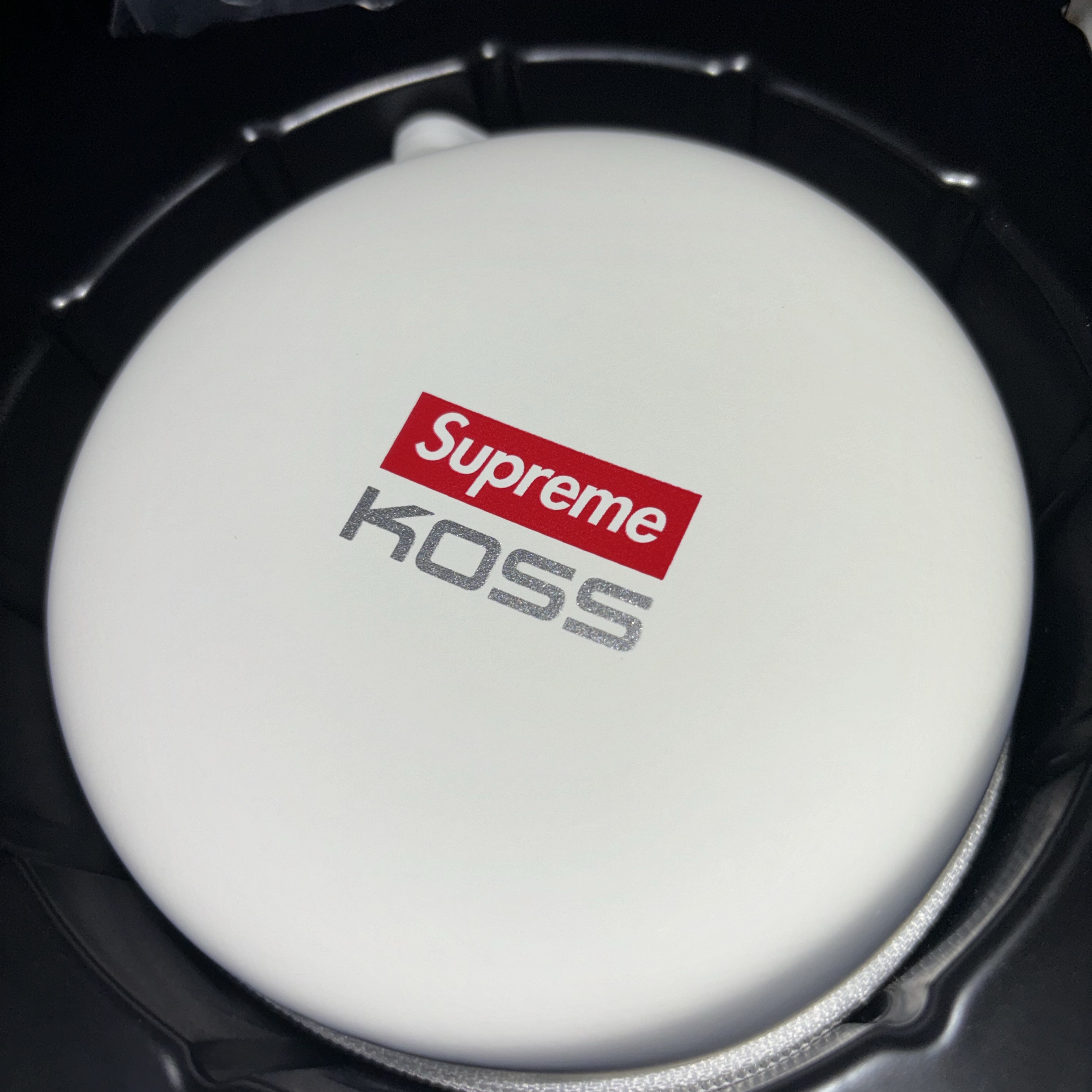 Supreme x Koss Portapro Headphones White - 23FW 착용 스타일