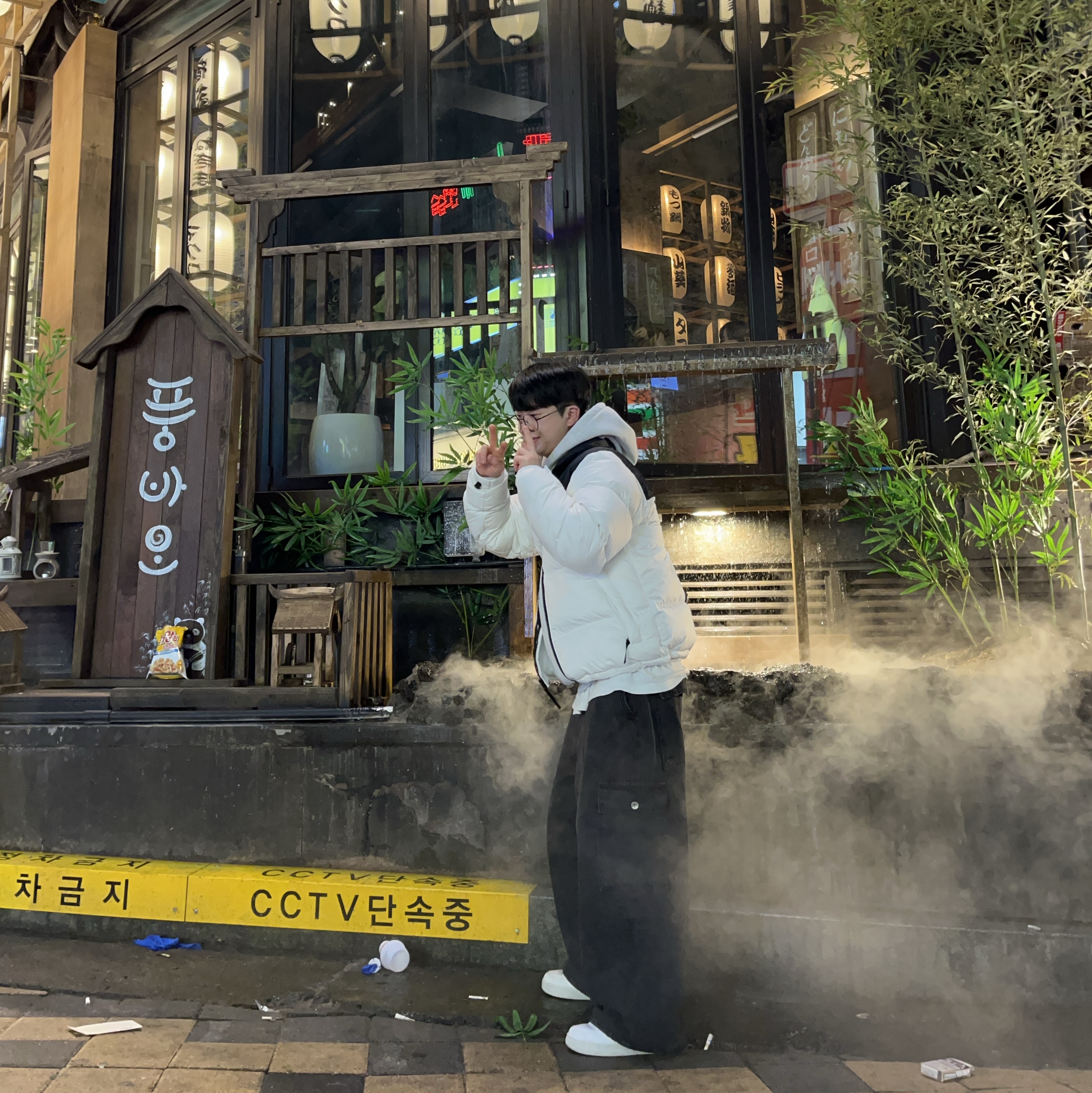 The North Face 1996 Eco Nuptse Jacket White, Stussy Basic Stussy Hoodie Ash Heather 2023 착용 스타일 - 1