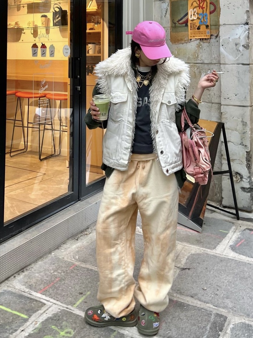 UGG x Palace Tasman Slipper Burnt Olive 착용 스타일