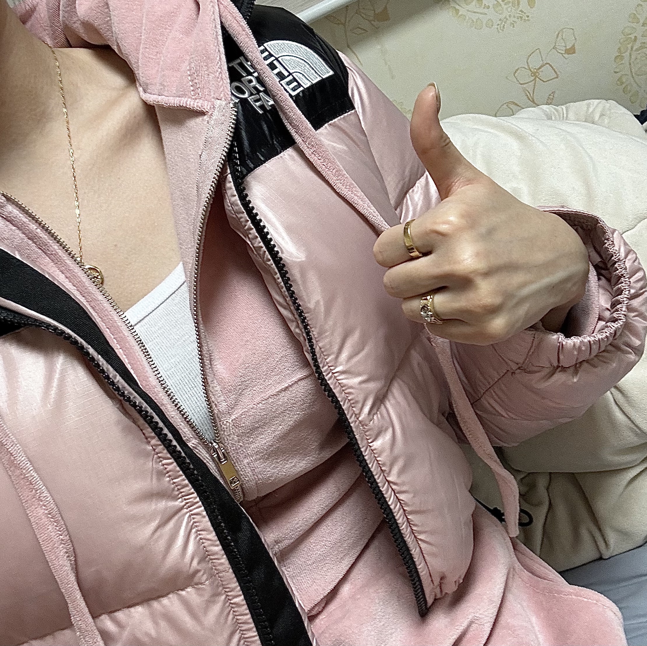 (W) The North Face Nuptse Short Jacket Pastel Pink 착용 스타일 - 2