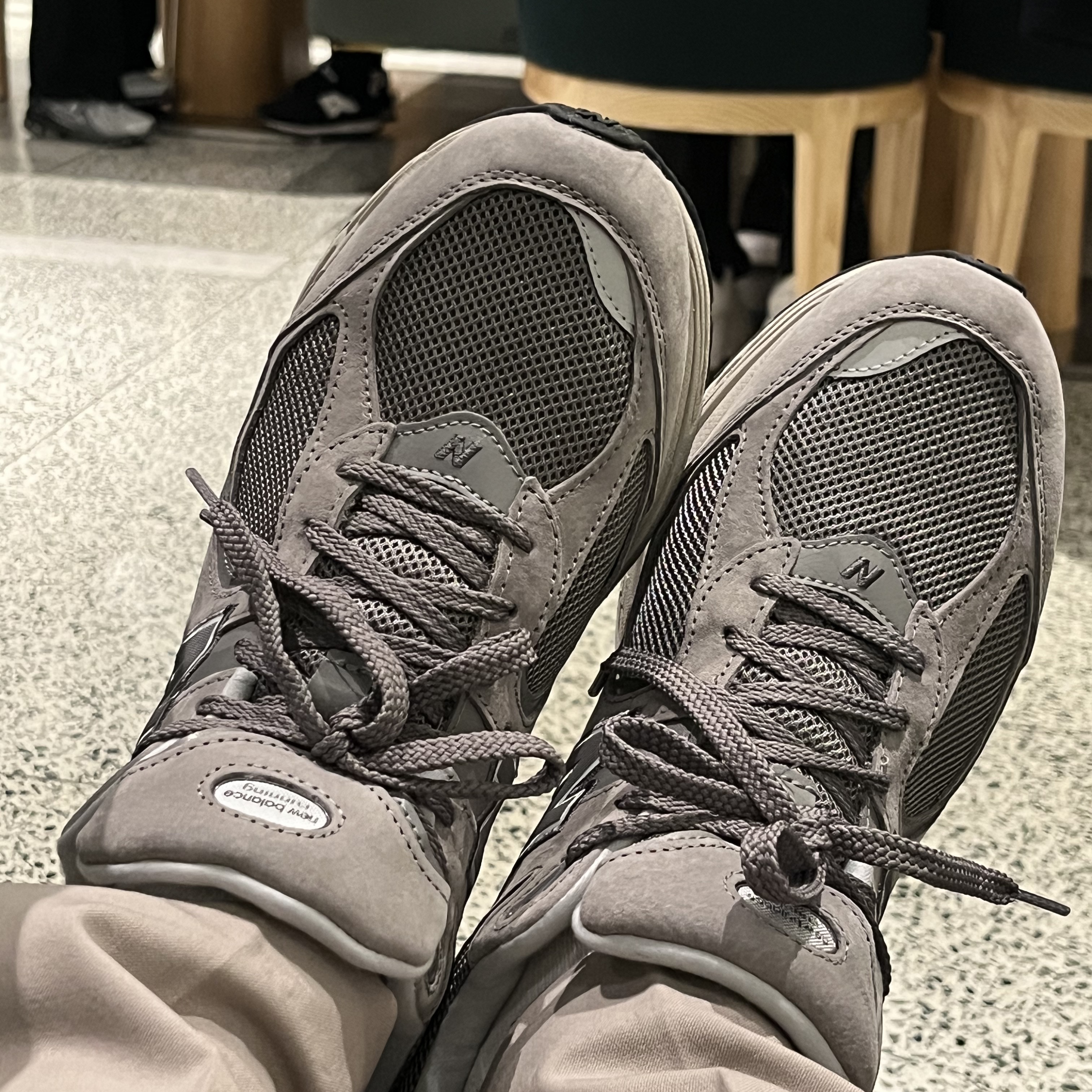 New Balance 2002R Grey 착용 스타일 - 2