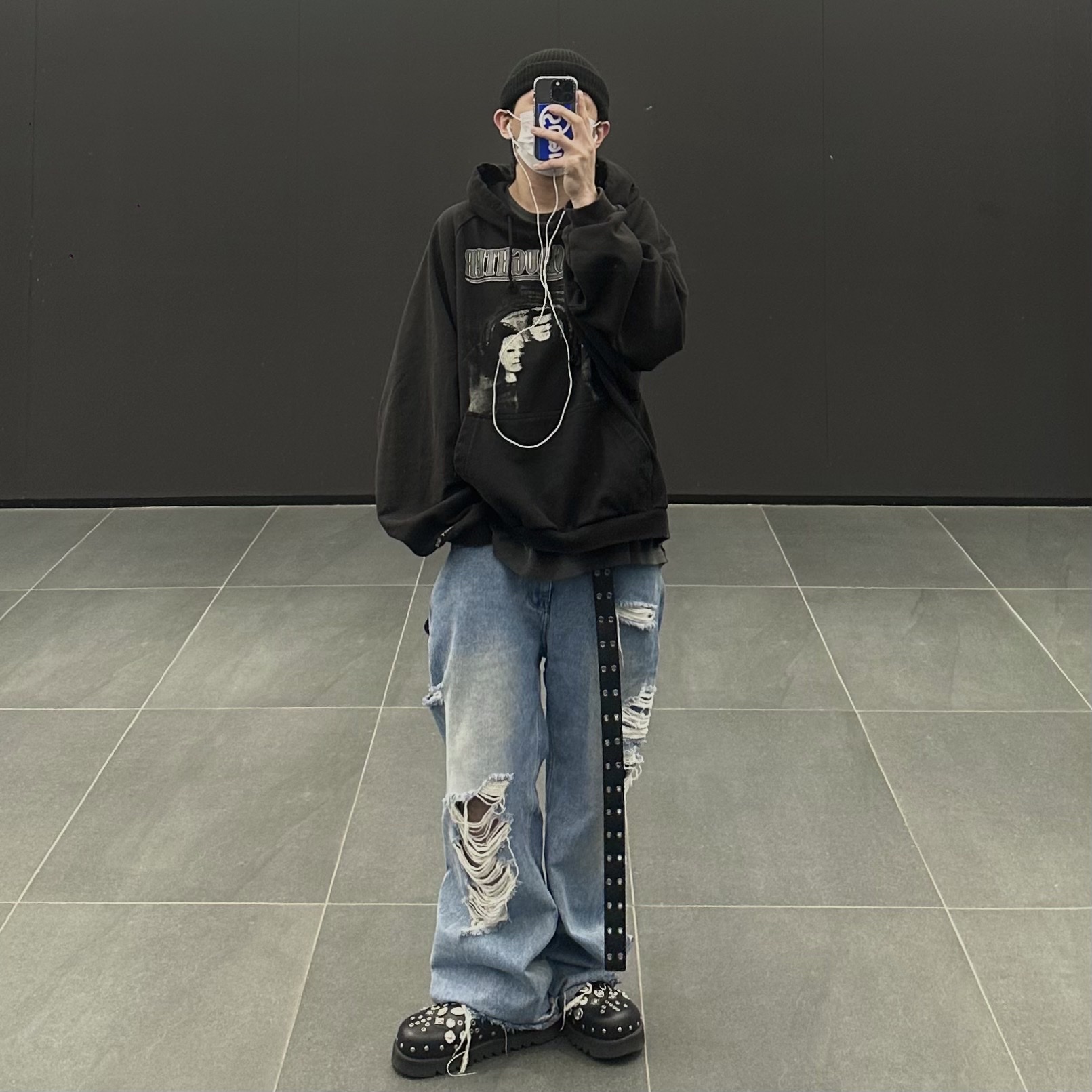 Project G/R Mind Slaughter Vintage Washeed Hoodie Black, Toga Virilis AJ1066 Mules Leather Black 착용 스타일 - 1