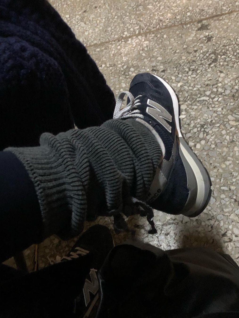 Saenginstudios Lace Ribbon Leg Warmer Gray 착용 스타일
