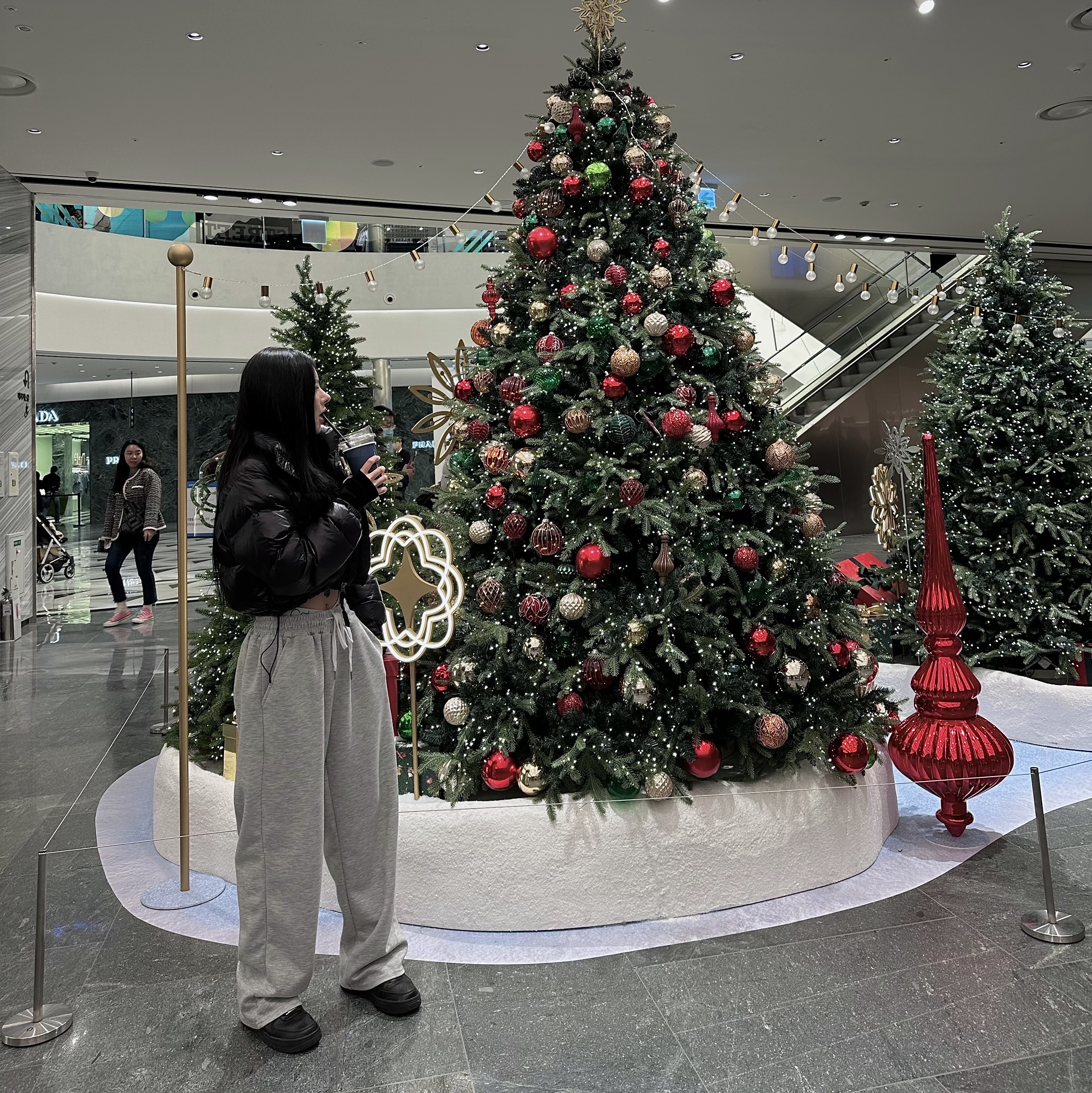 (W) The North Face Nuptse Short Jacket Black, (W) Nike Air Force 1 '07 Low Triple Black 착용 스타일 - 1