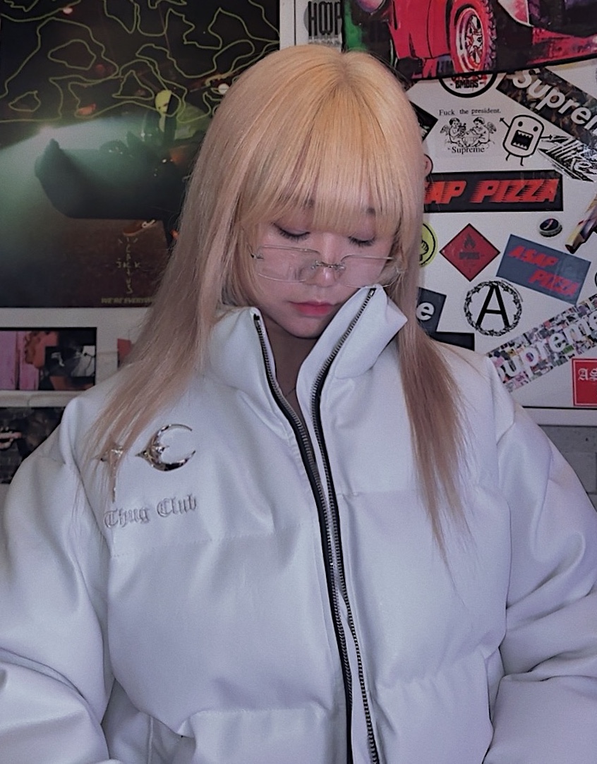 Thug Club Leather Puffer Jacket White (Polyester), Nike ACG Moc PRM Black Leather 착용 스타일 - 1