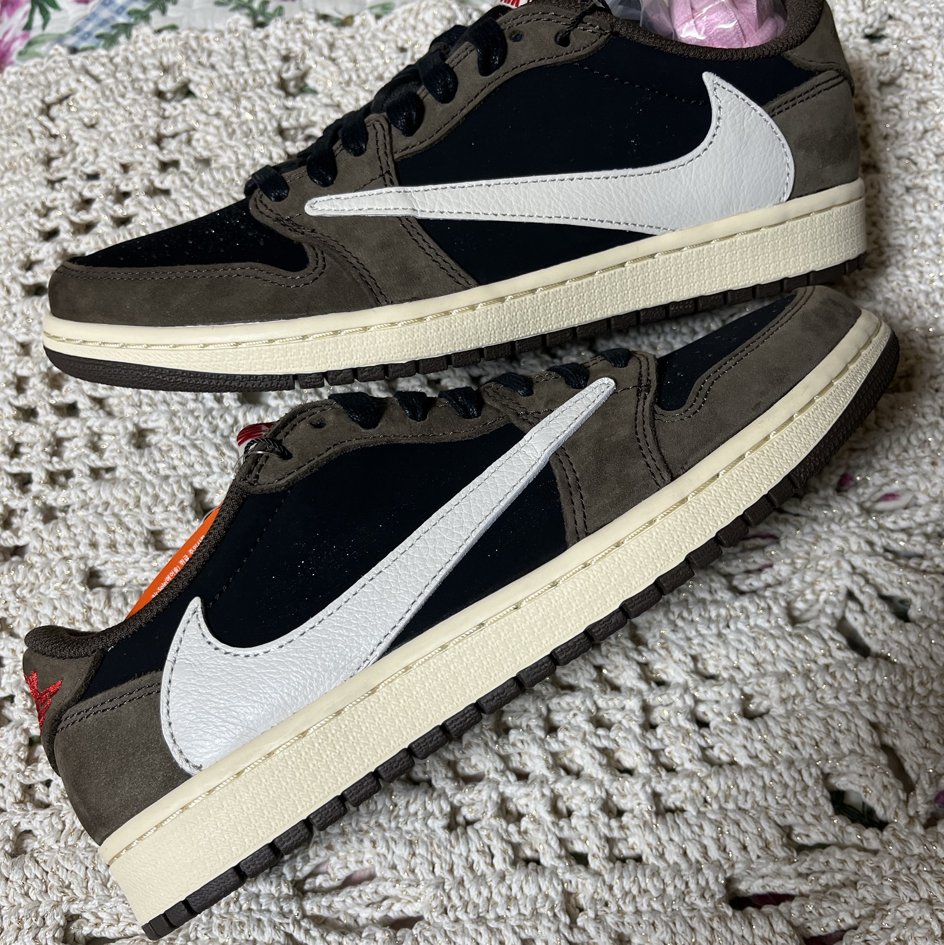 Jordan 1 x Travis Scott Retro Low OG SP Mocha 착용 스타일