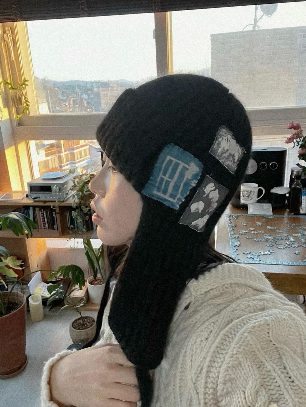 Saenginstudios Earflap Knit Patch Hat Black, Saenginstudios Earflap Knit Patch Hat Charcoal 착용 스타일