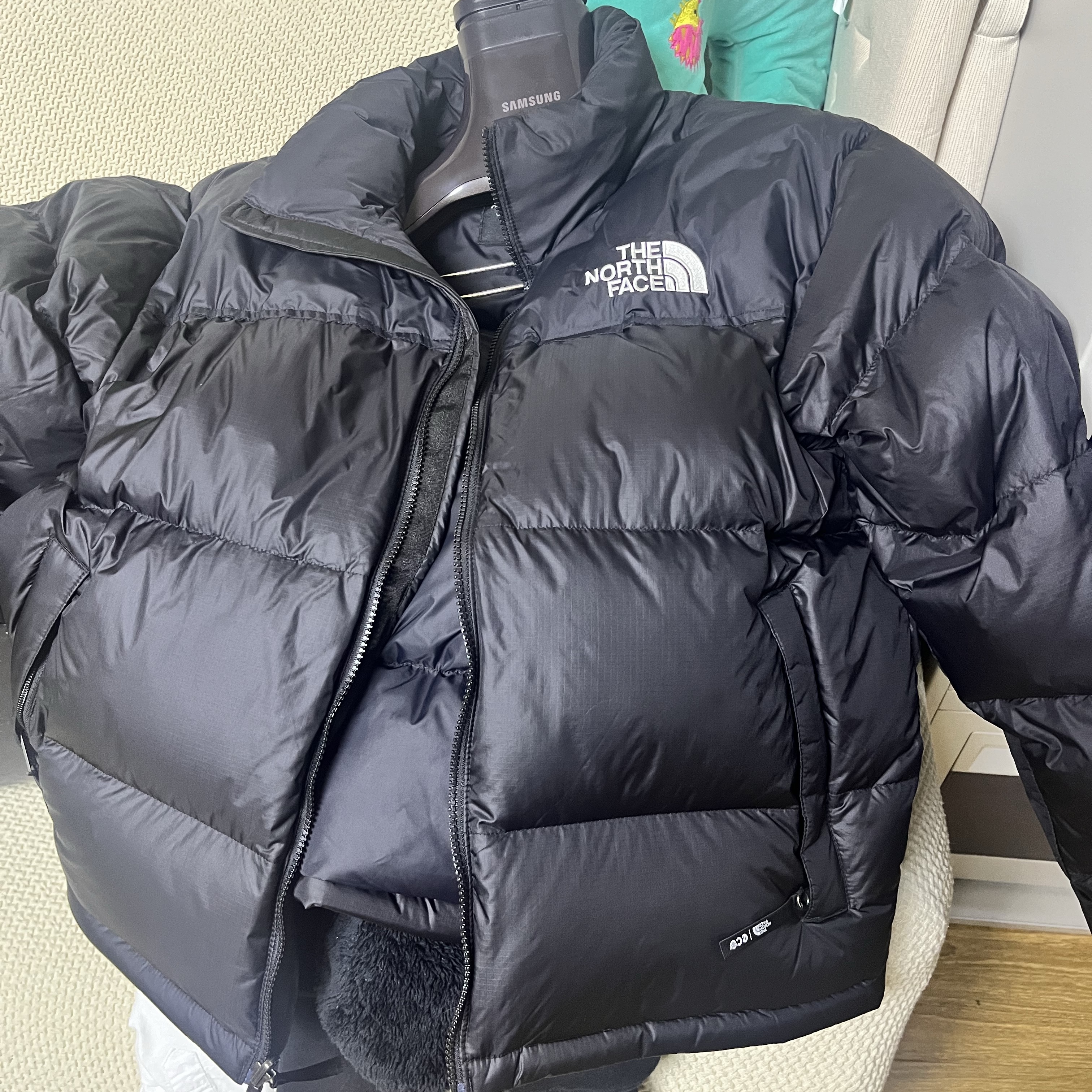 The North Face 1996 Eco Nuptse Jacket Black 착용 스타일