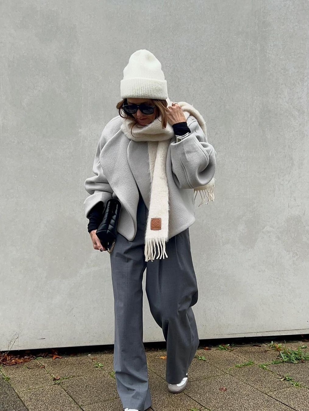 Loewe Wool and Mohair Muffler White 착용 스타일 - 3