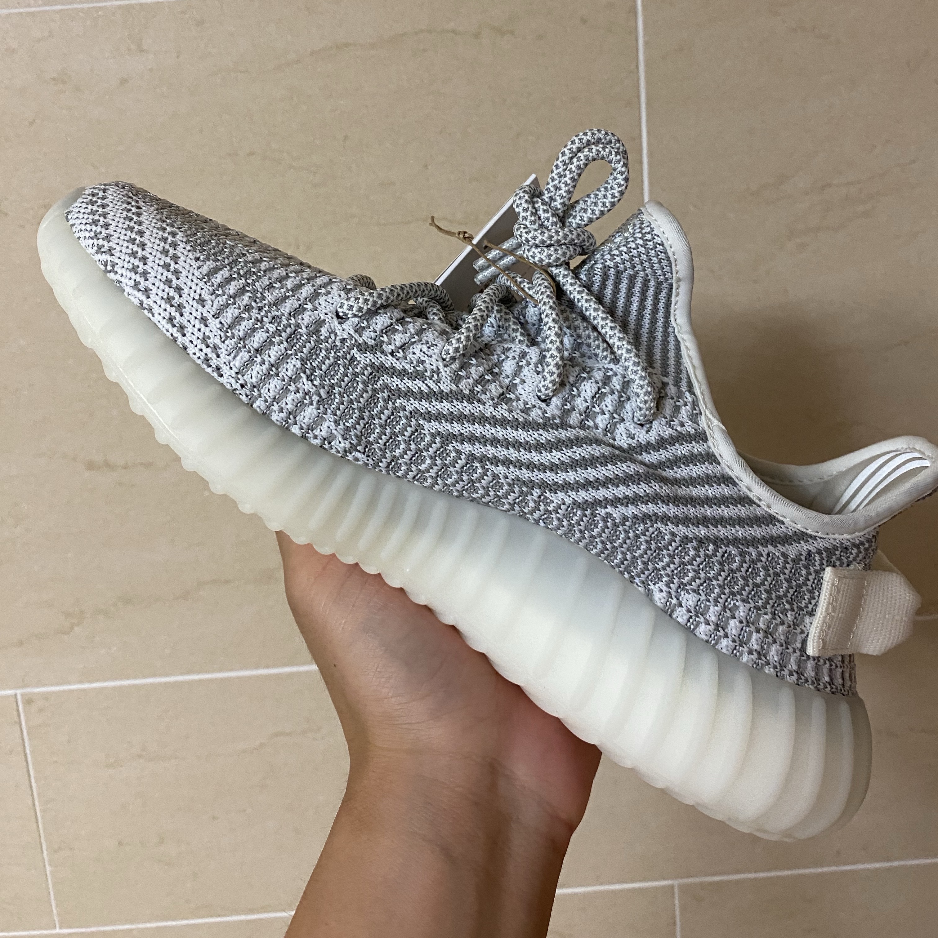 Adidas Yeezy Boost 350 V2 Static - Non-Reflective 2018 착용 스타일
