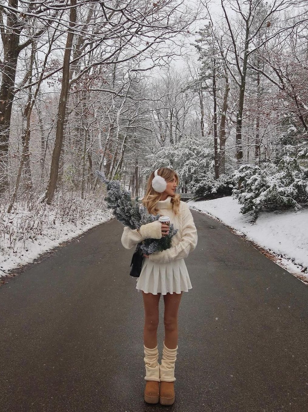 (W) UGG Sheepskin Tasman Earmuff Chestnut, (W) UGG Classic Mini Platform Boots Chestnut 착용 스타일 - 4