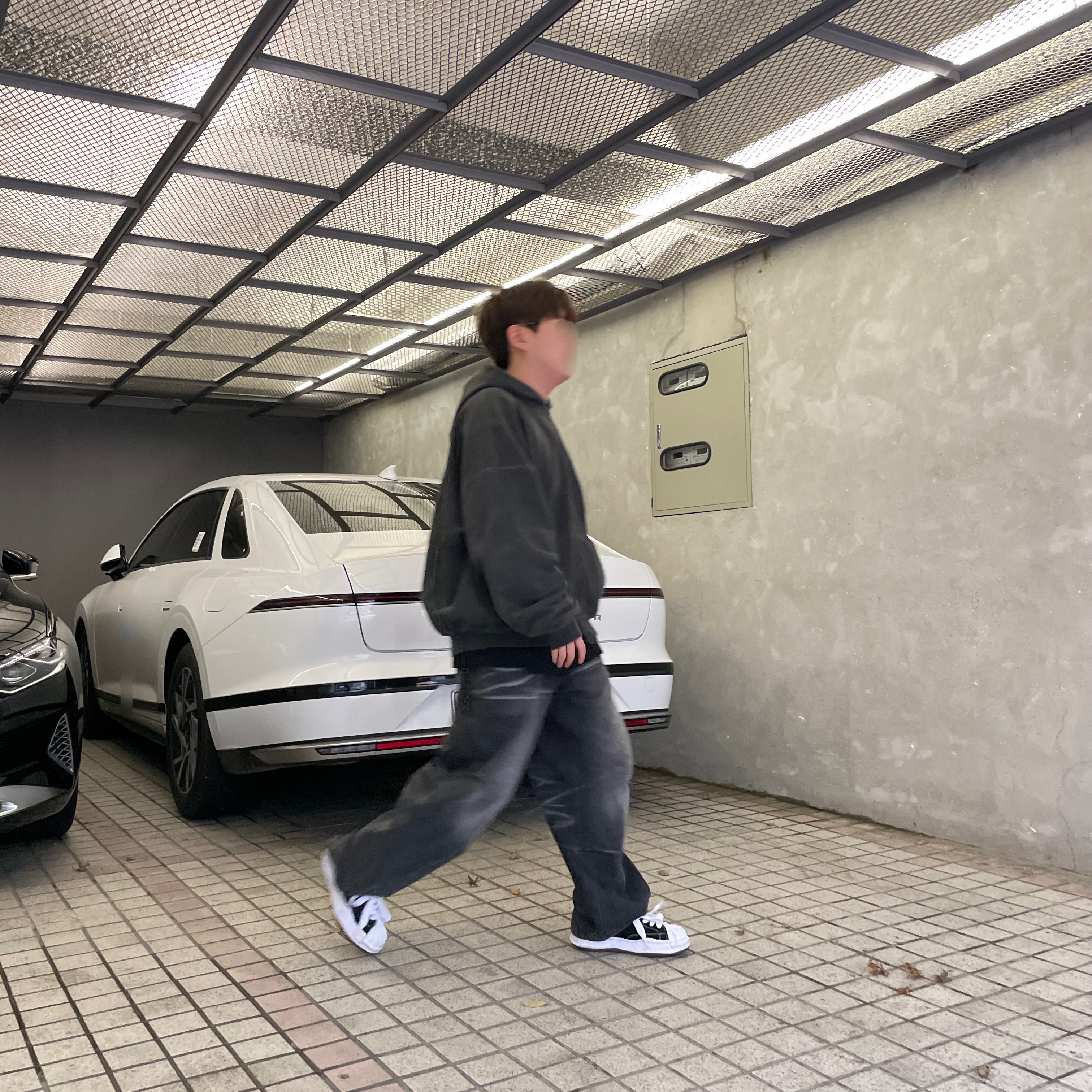 Maison Mihara Yasuhiro Blakey OG Sole Canvas Low-top Sneakers Black White, Undermycar Mu.11 Anti Fxxking Logo Play Oversized Pigment Hood Zip-up Gray 착용 스타일 - 3
