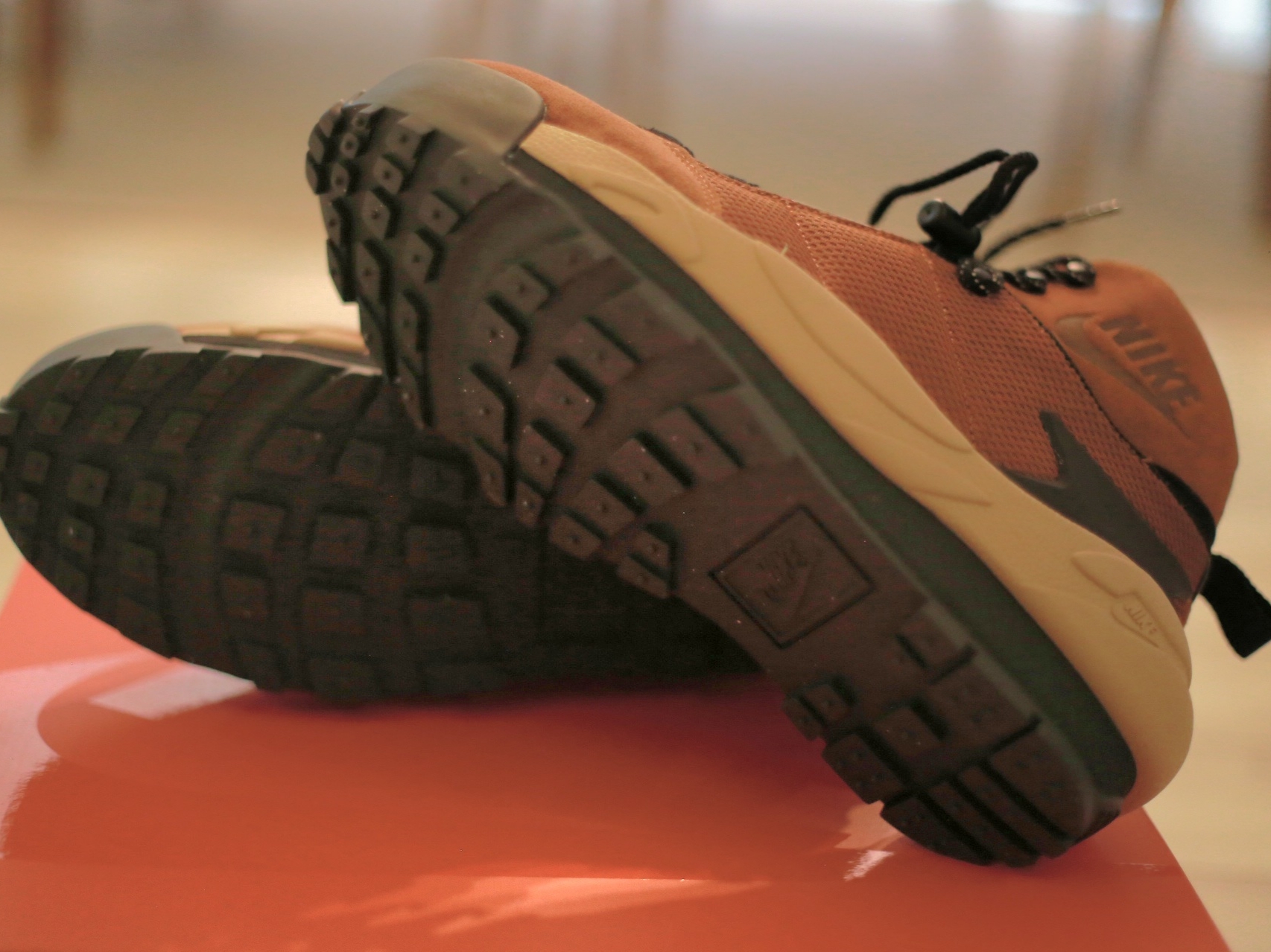 Nike x Sacai Magmascape SP Pecan 착용 스타일 - 5