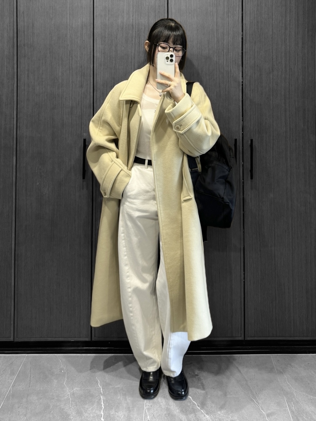 (W) Haruta Leather Penny Loafer Black, Apple iPhone 15 Pro 256GB White Titanium (Korean Ver.) 착용 스타일