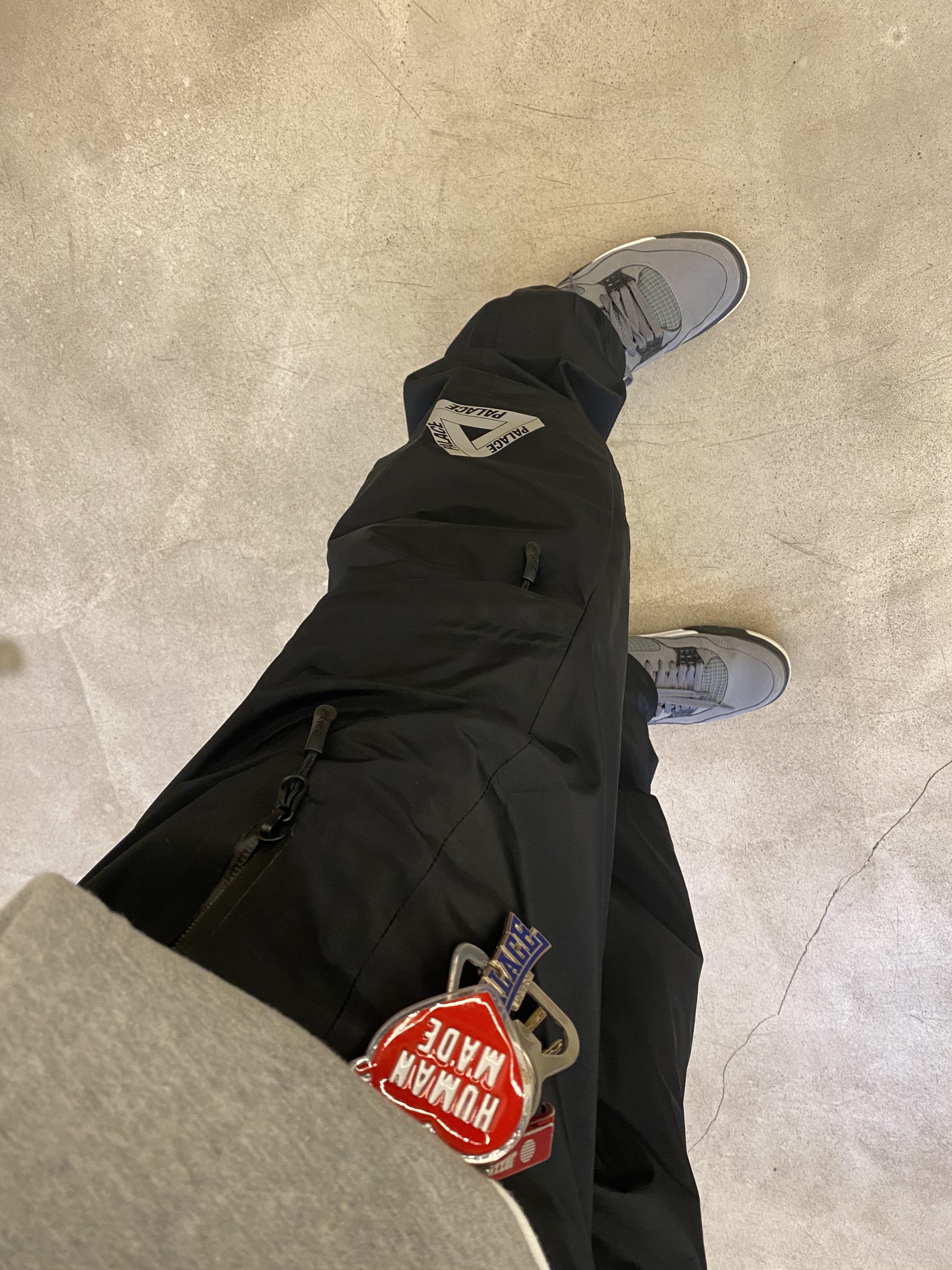Palace Gore-Tex Cargo Bottom Black - 23SS, Jordan 4 Retro Cool Grey 2019 착용 스타일 - 2