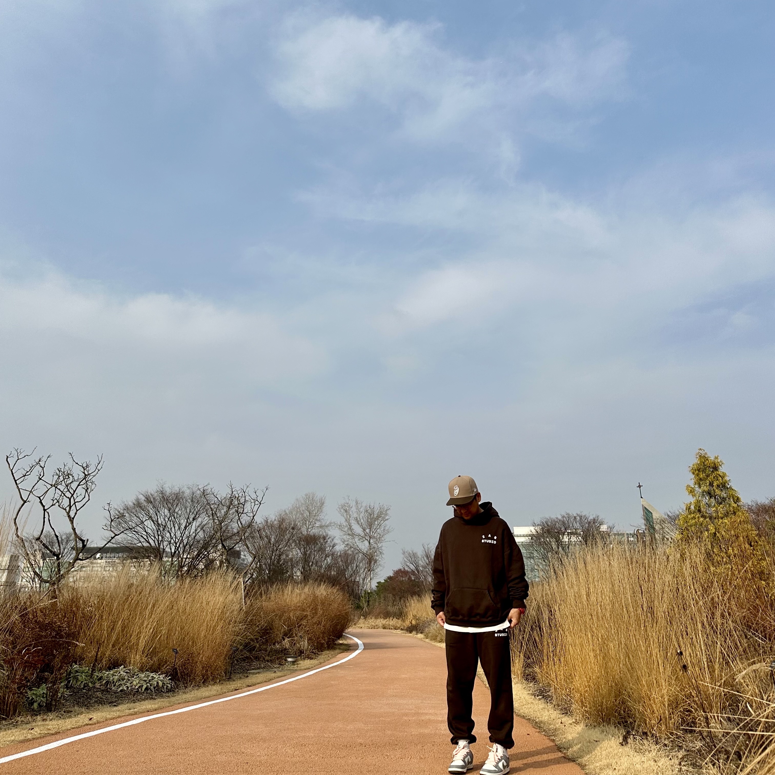 IAB Studio Sweatpants Brown, IAB Studio Hoodie Brown 착용 스타일 - 1