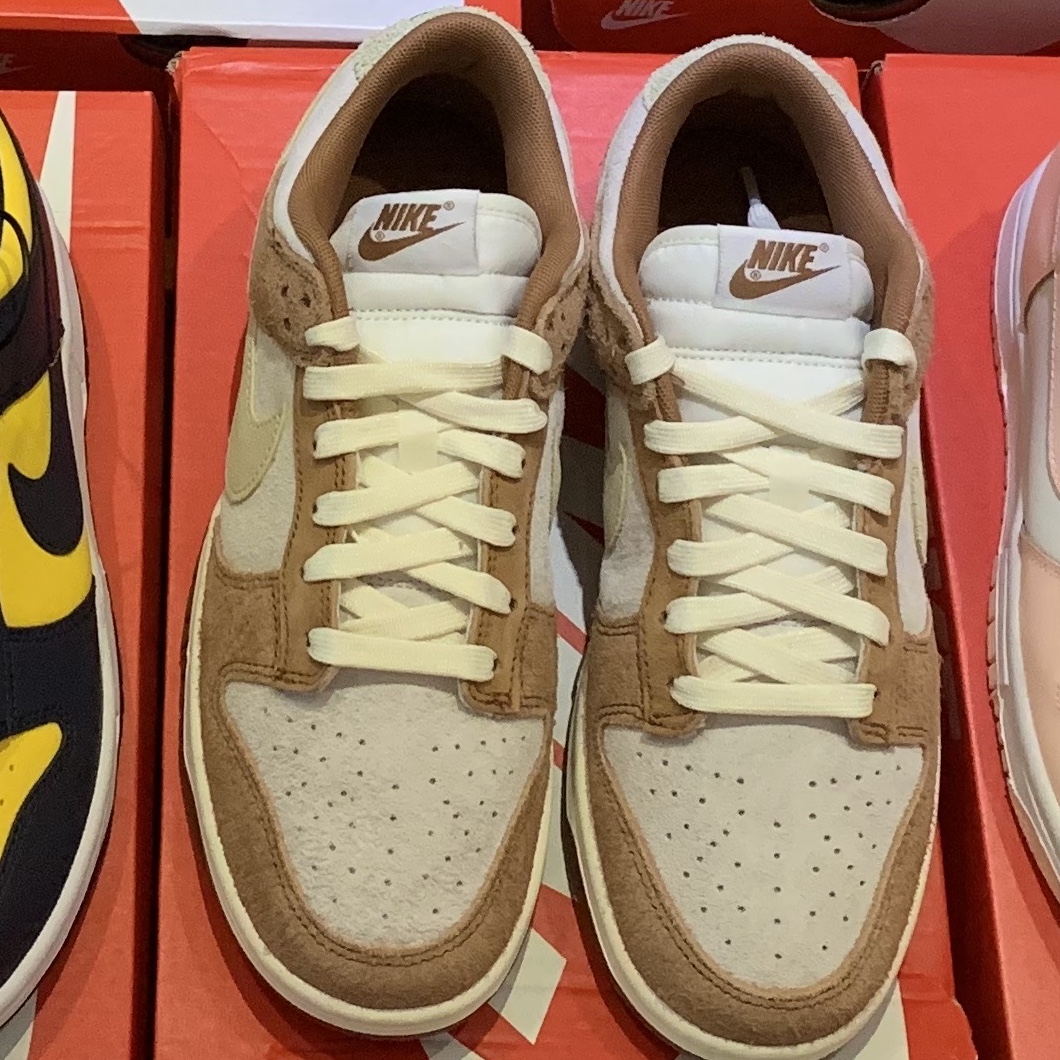 Nike Dunk Low Pro Premium Medium Curry 착용 스타일