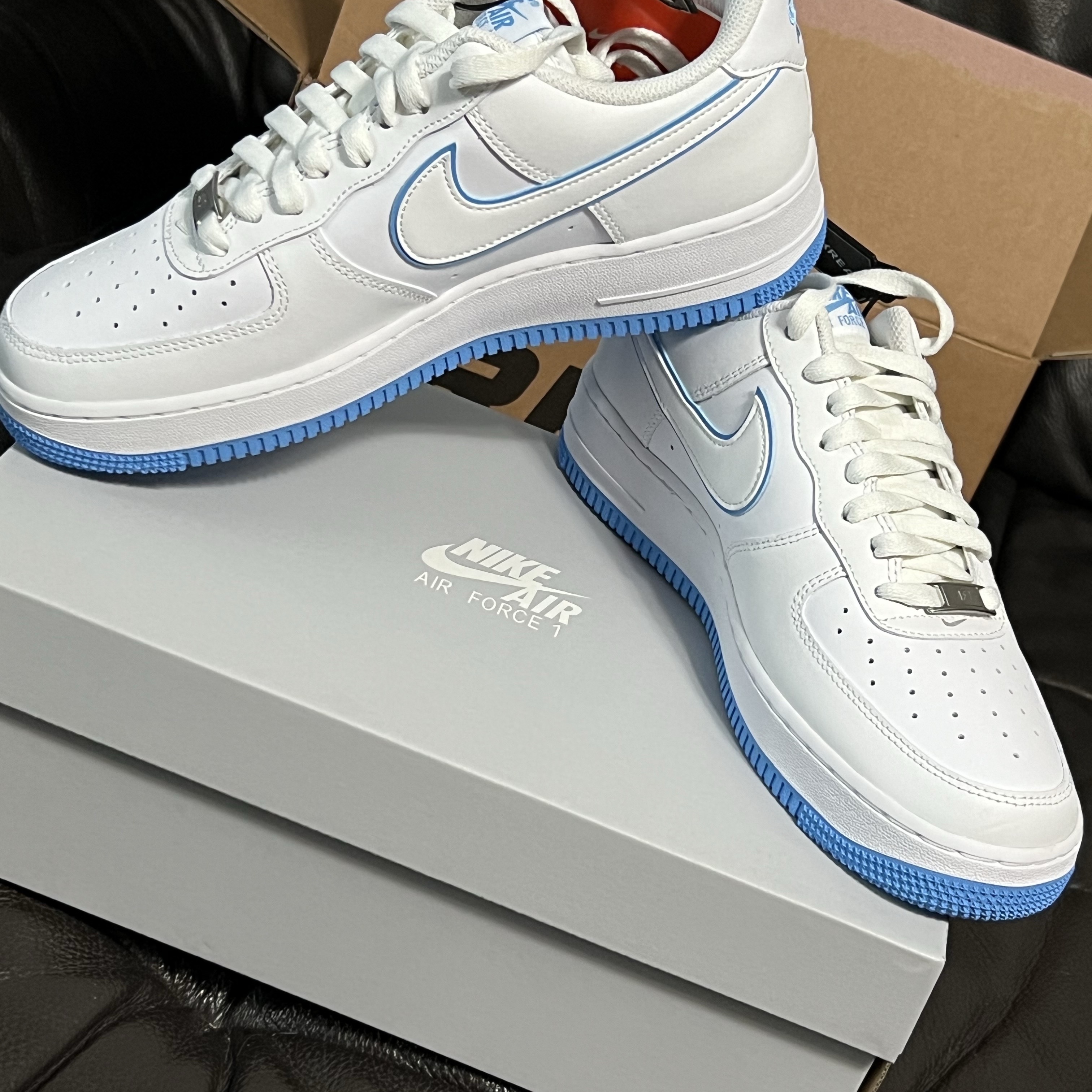 Nike Air Force 1 '07 White University Blue 착용 스타일