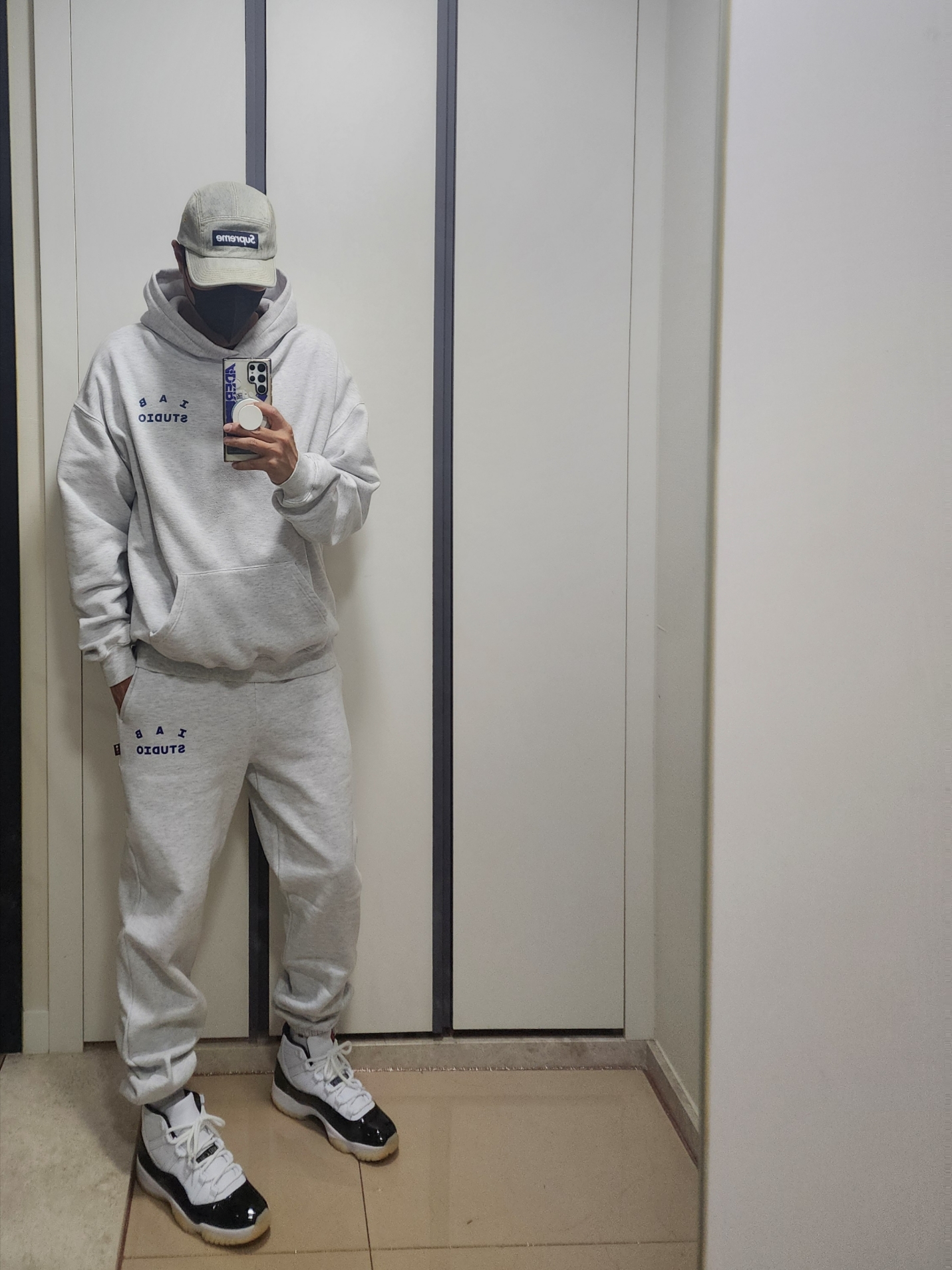 IAB Studio Sweatpants Light Gray, IAB Studio Hoodie Light Gray 착용 스타일 - 1