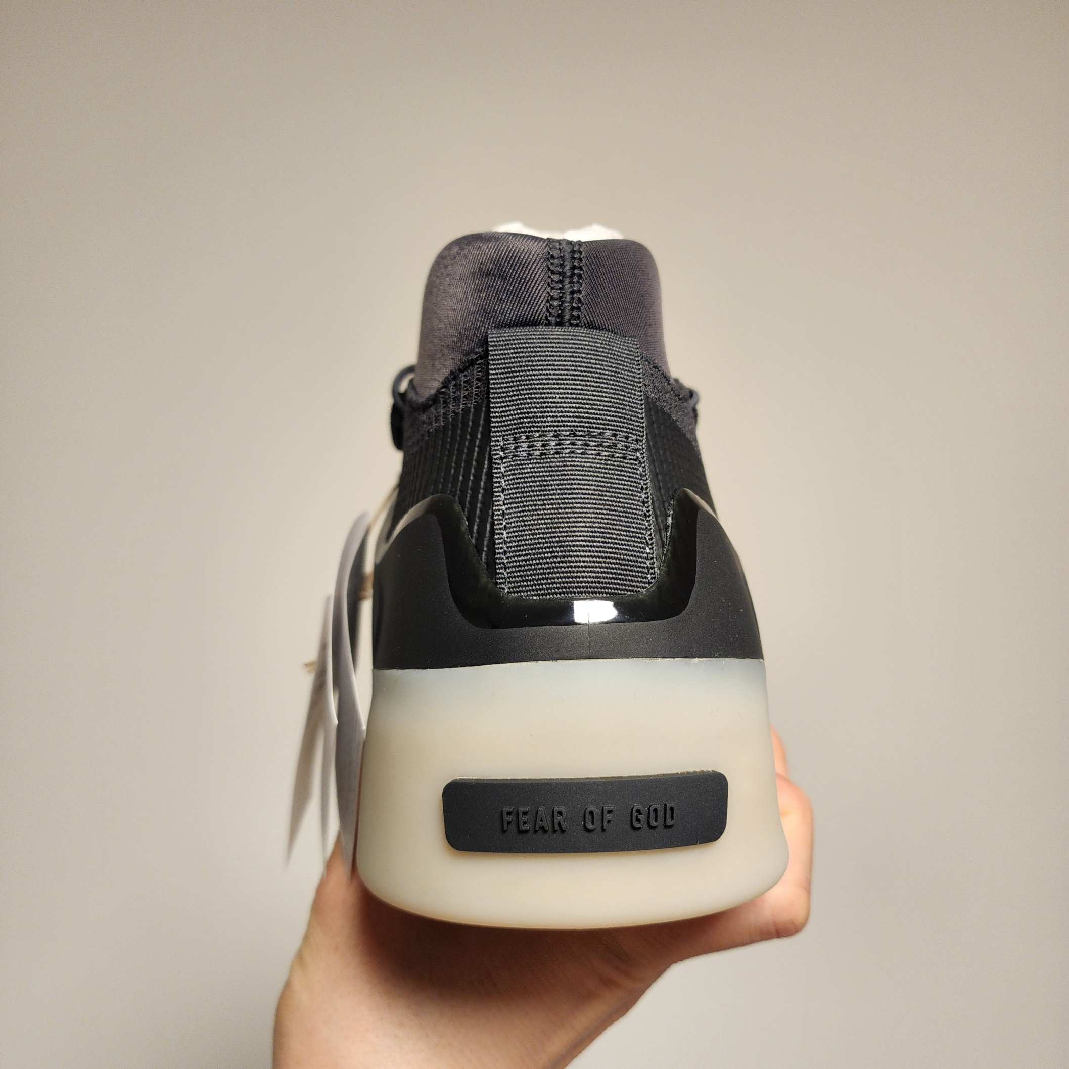 Adidas x Fear of God Athletics I Basketball Carbon 착용 스타일 - 2