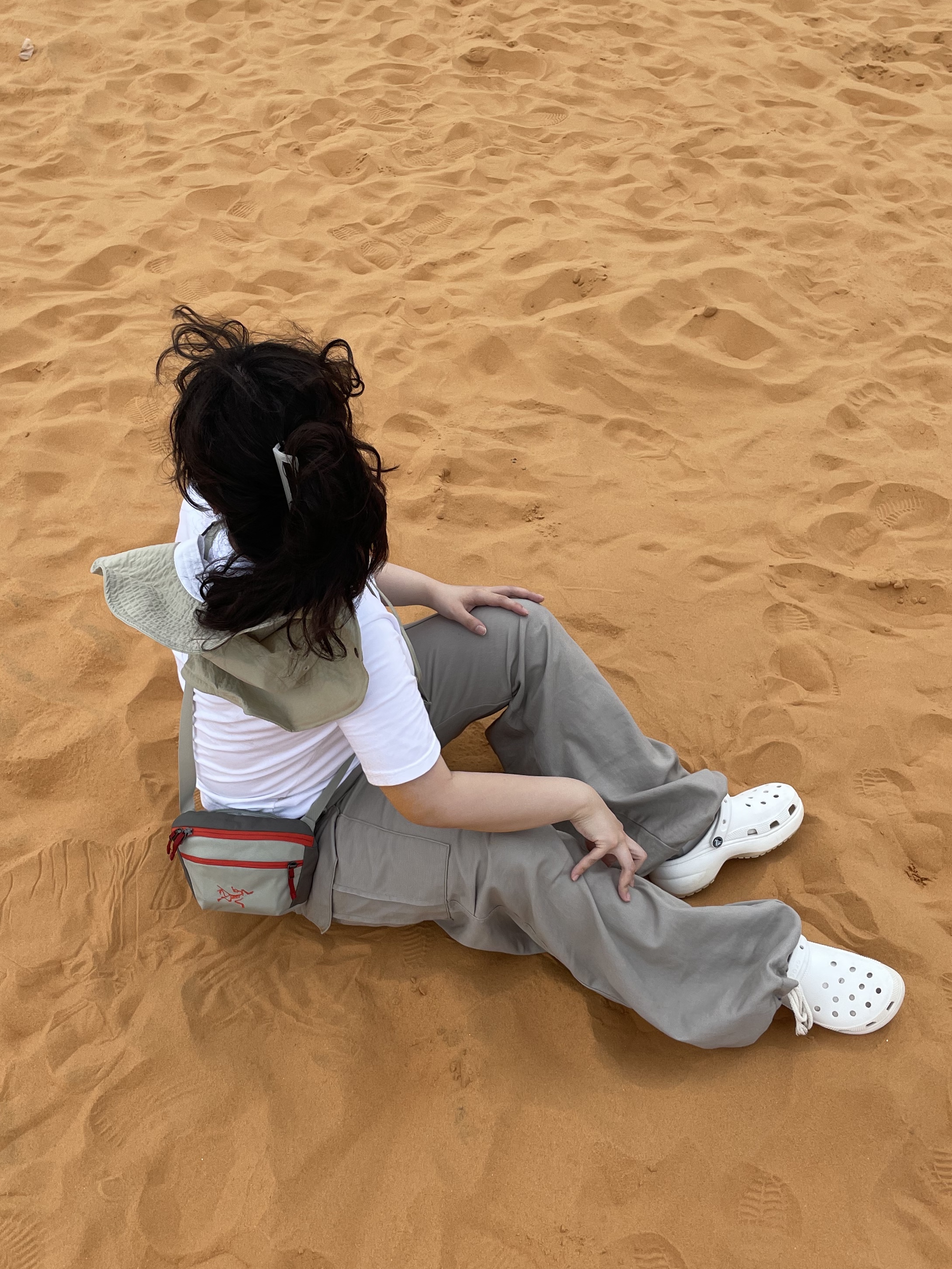 Arc'teryx Mantis 1 Waistpack Habitat Forage, (W) Crocs Classic Platform Clog White 착용 스타일