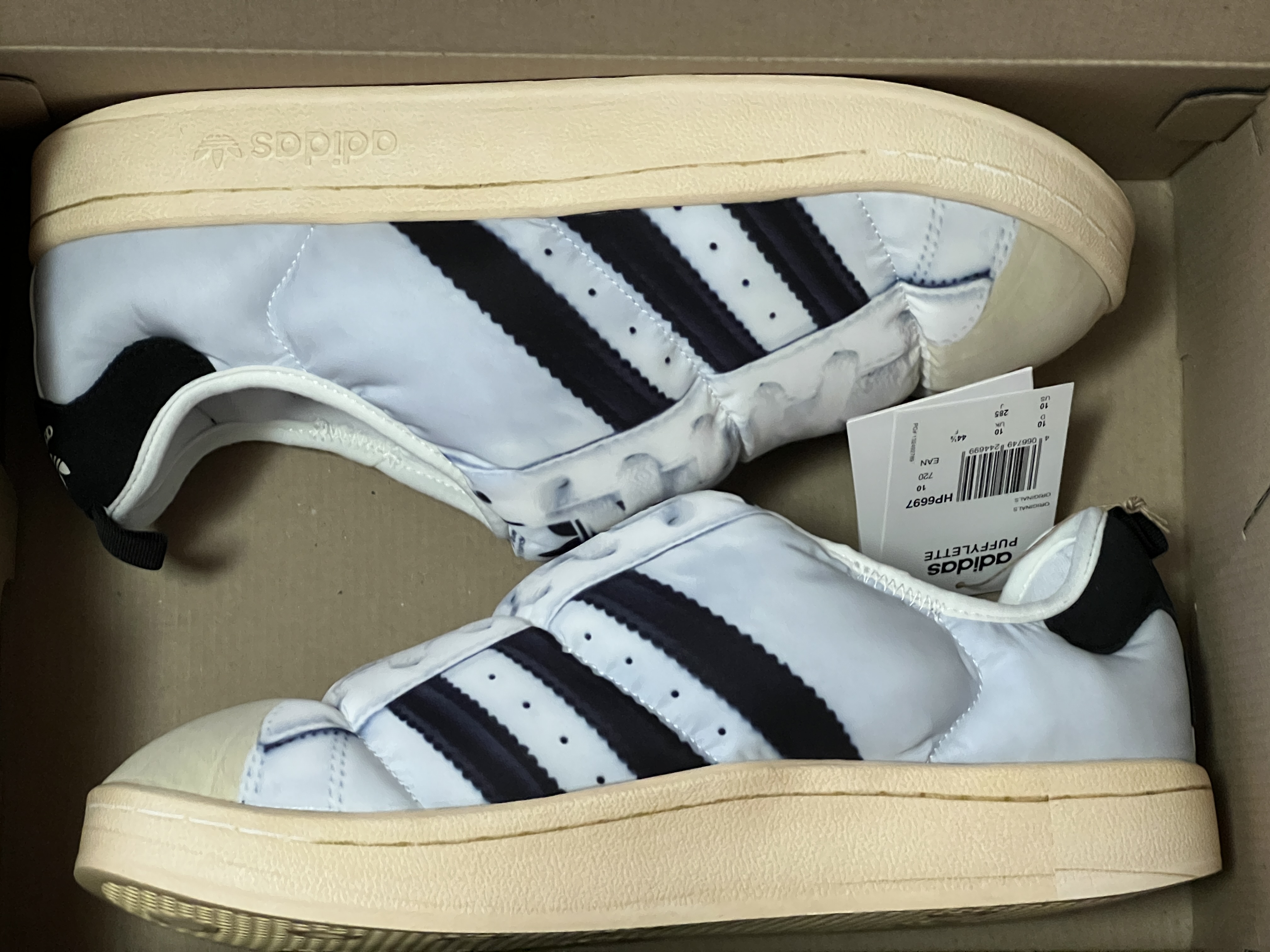 Adidas Puffylette Superstar Cloud White 착용 스타일