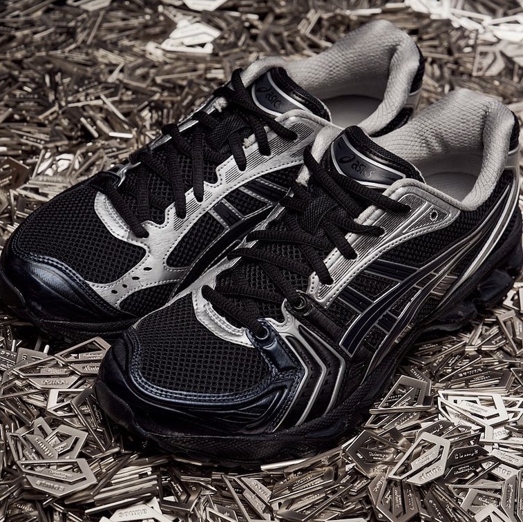 Asics x Atmos x Undermycar Gel-Kayano 14 Black Pure Silver 착용 스타일 - 2