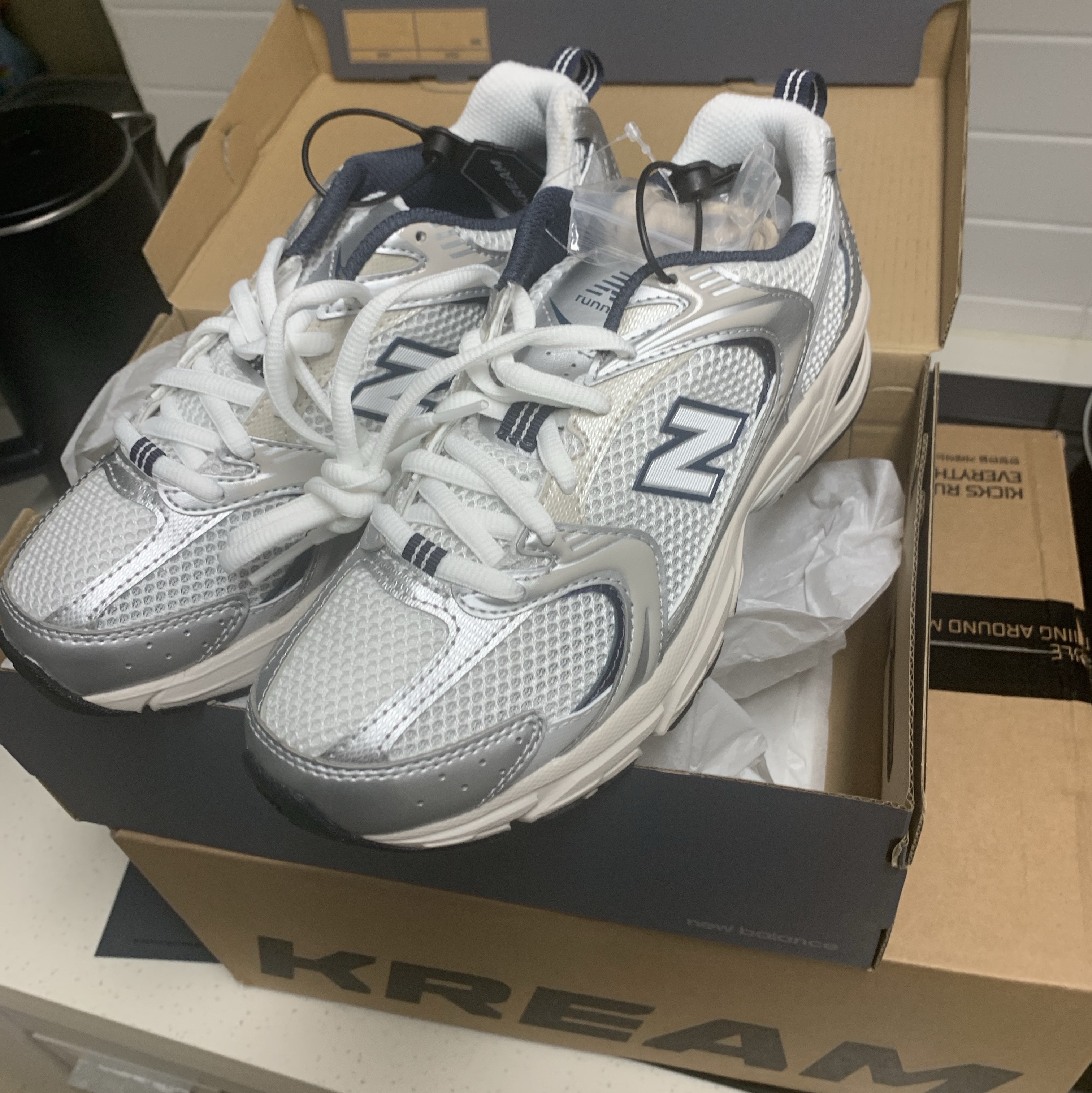 New Balance 530 Steel Grey 착용 스타일