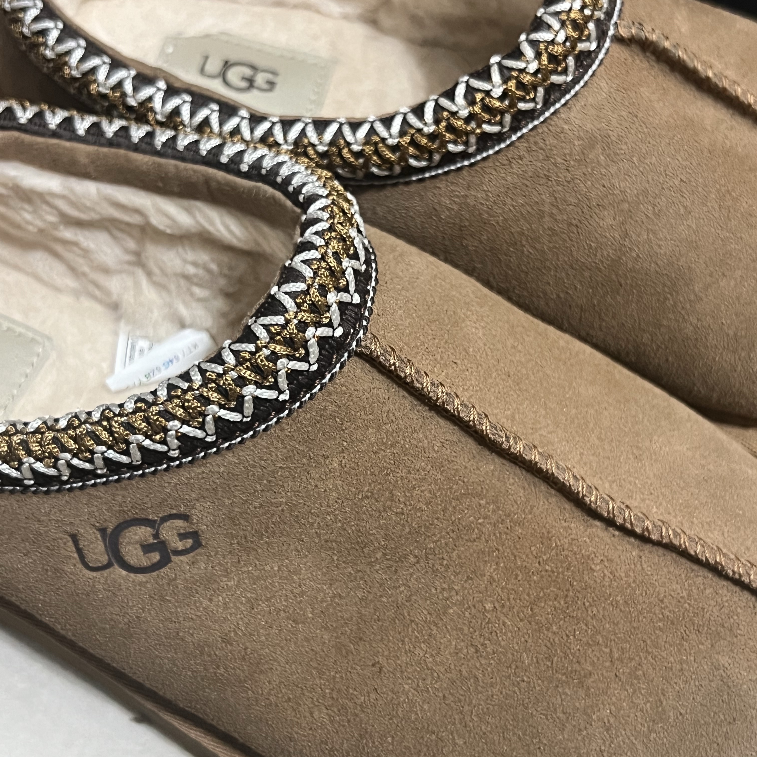 UGG Tasman Slipper Chestnut 착용 스타일
