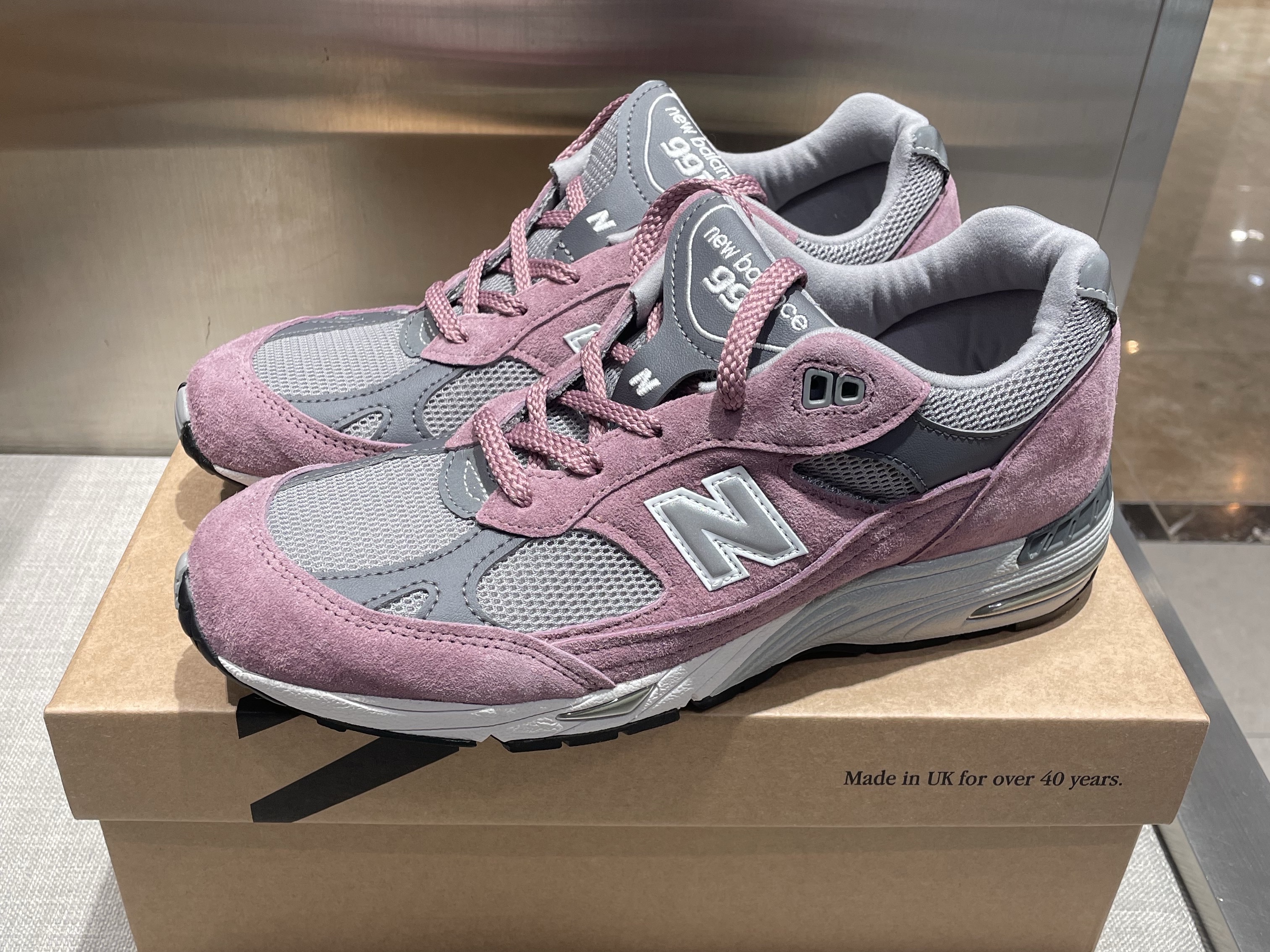 (W) New Balance 991 Made in UK Pink Grey, New Balance 991 Made in UK Pink Grey 착용 스타일