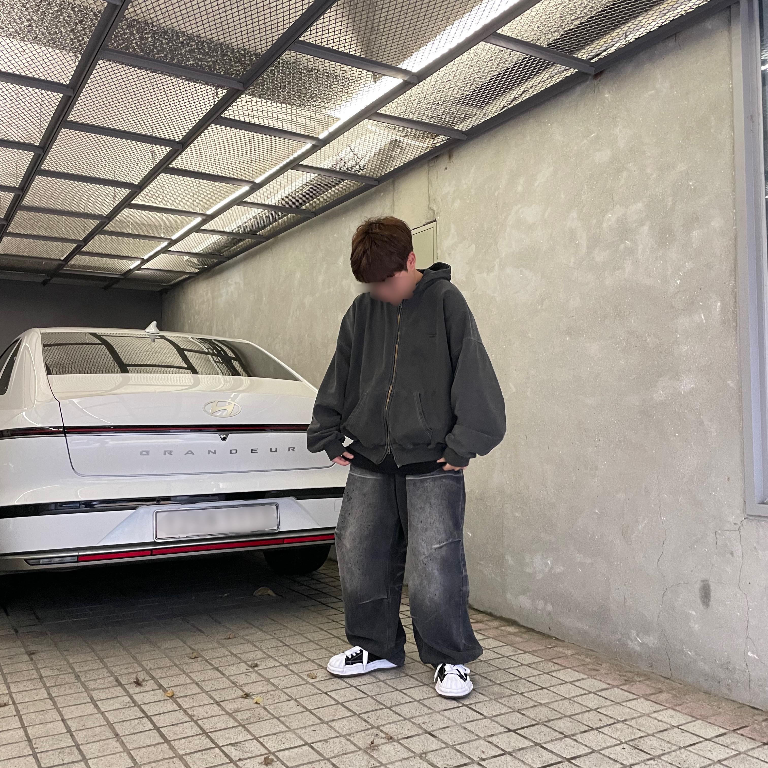 Maison Mihara Yasuhiro Blakey OG Sole Canvas Low-top Sneakers Black White, Undermycar Mu.11 Anti Fxxking Logo Play Oversized Pigment Hood Zip-up Gray 착용 스타일 - 2