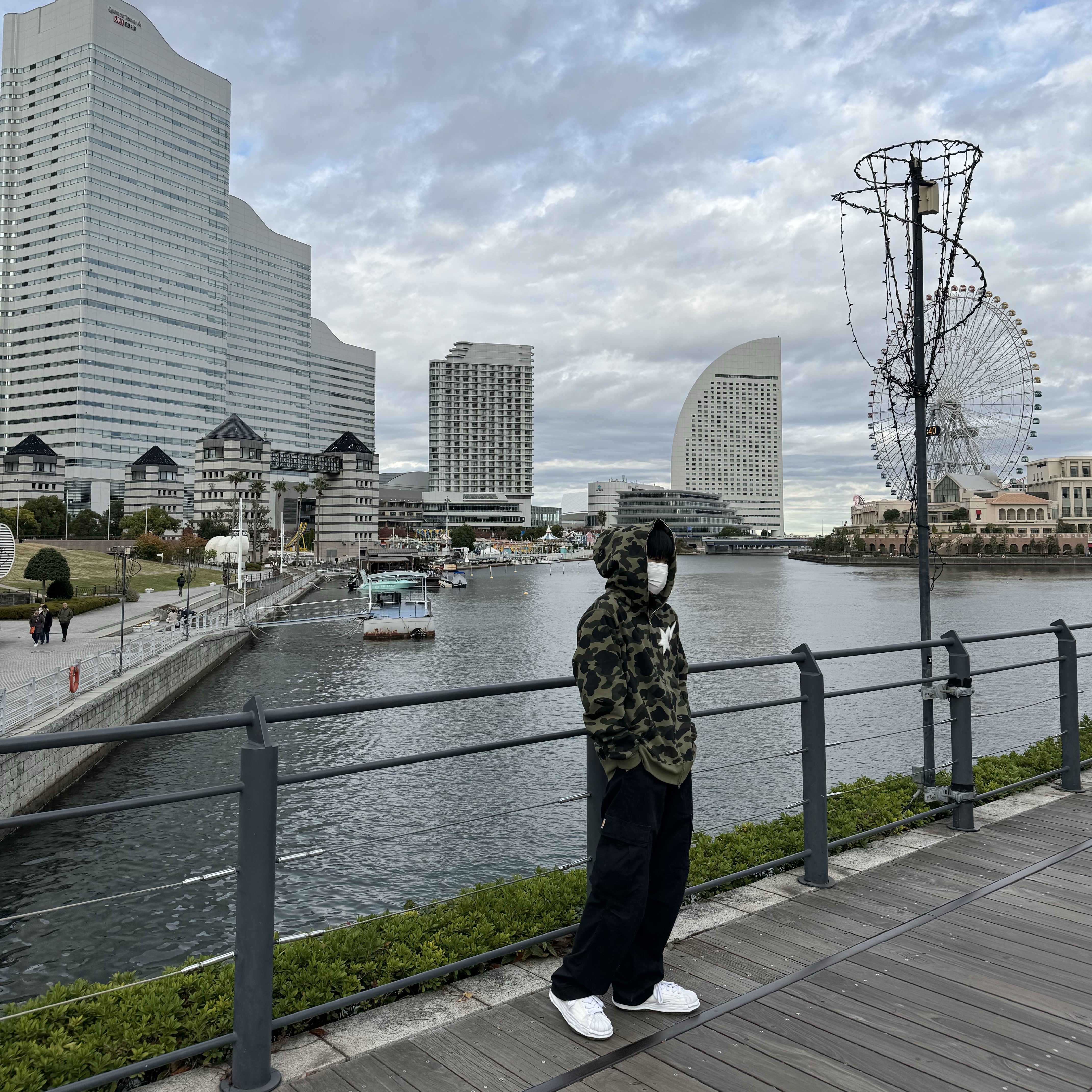 Carhartt WIP Columbia Ripstop Regular Cargo Pants Black, Maison Mihara Yasuhiro Blakey OG Sole Canvas Low-top Sneakers White 착용 스타일 - 2
