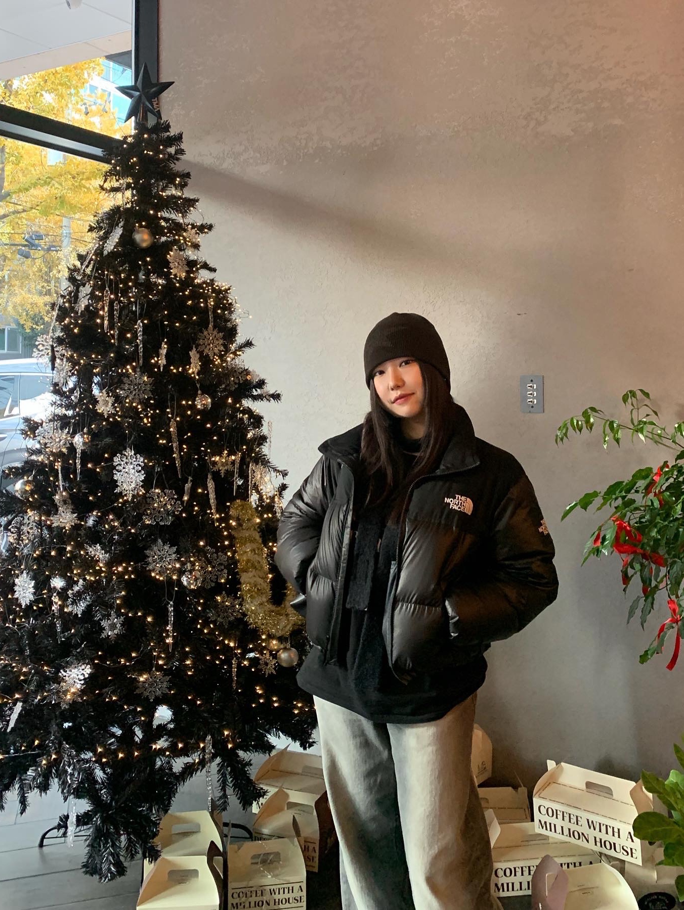 (W) The North Face White Label Novelty Nuptse Down Jacket Black, (W) The North Face White Label Novelty Nuptse Down Jacket Black 착용 스타일 - 5