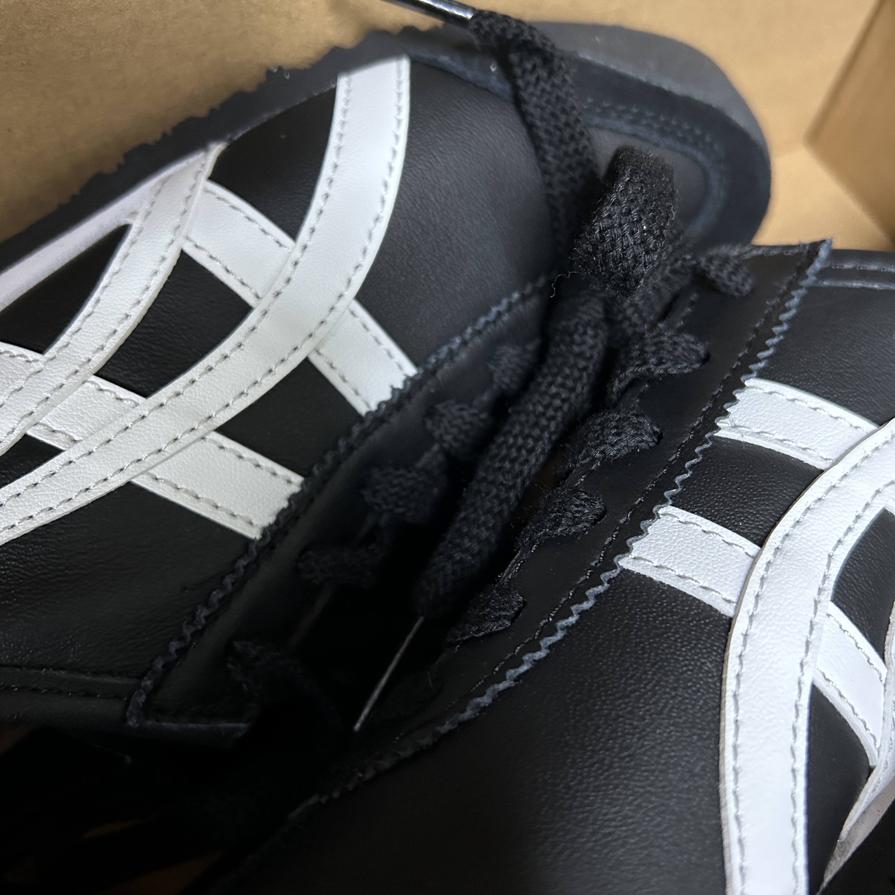 Onitsuka Tiger Mexico 66 Black White 착용 스타일
